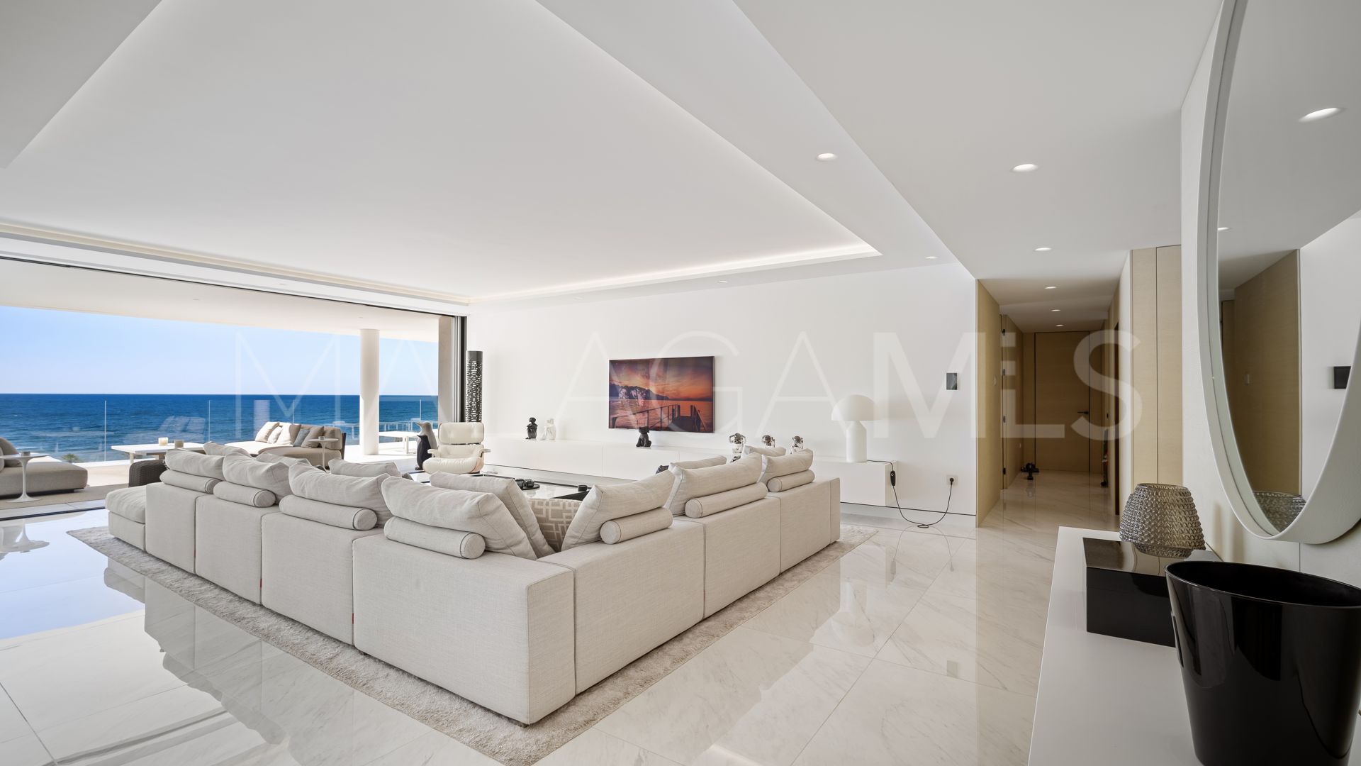 Estepona 5 bedrooms apartment for sale