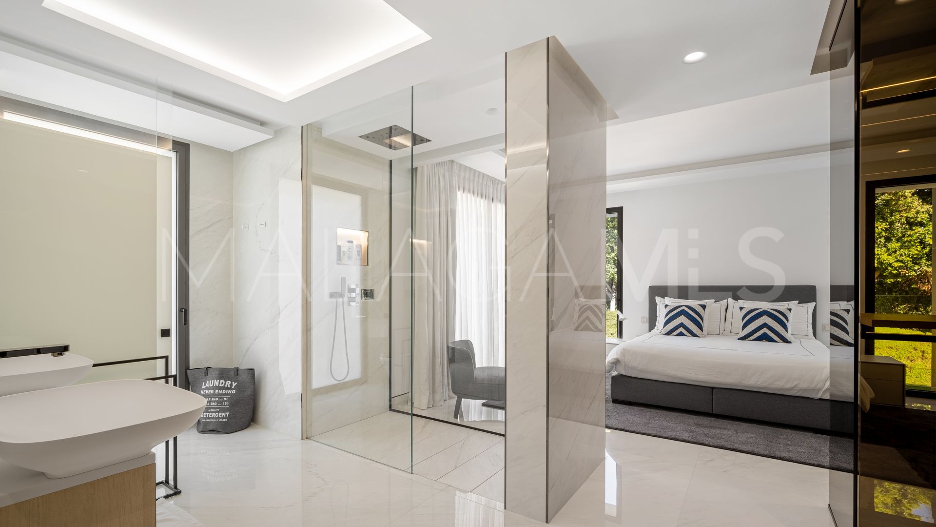 Estepona 5 bedrooms apartment for sale