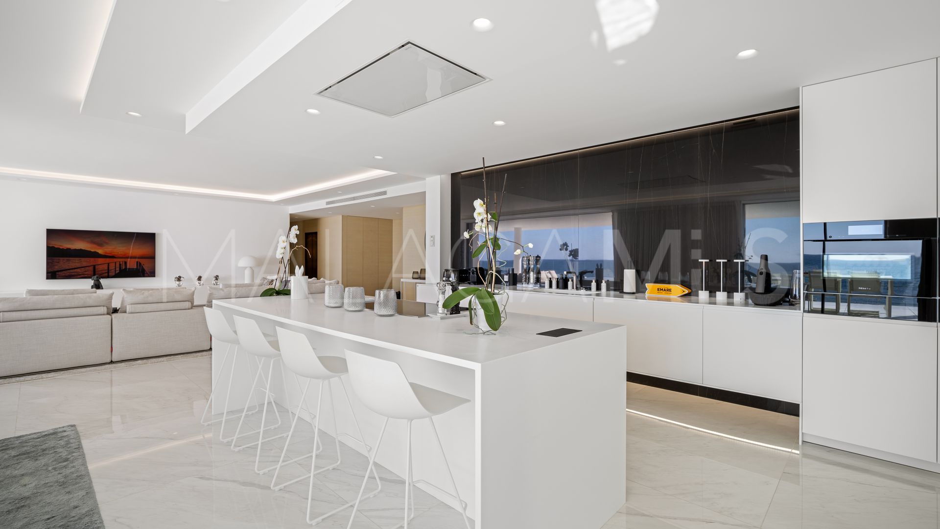 Estepona 5 bedrooms apartment for sale