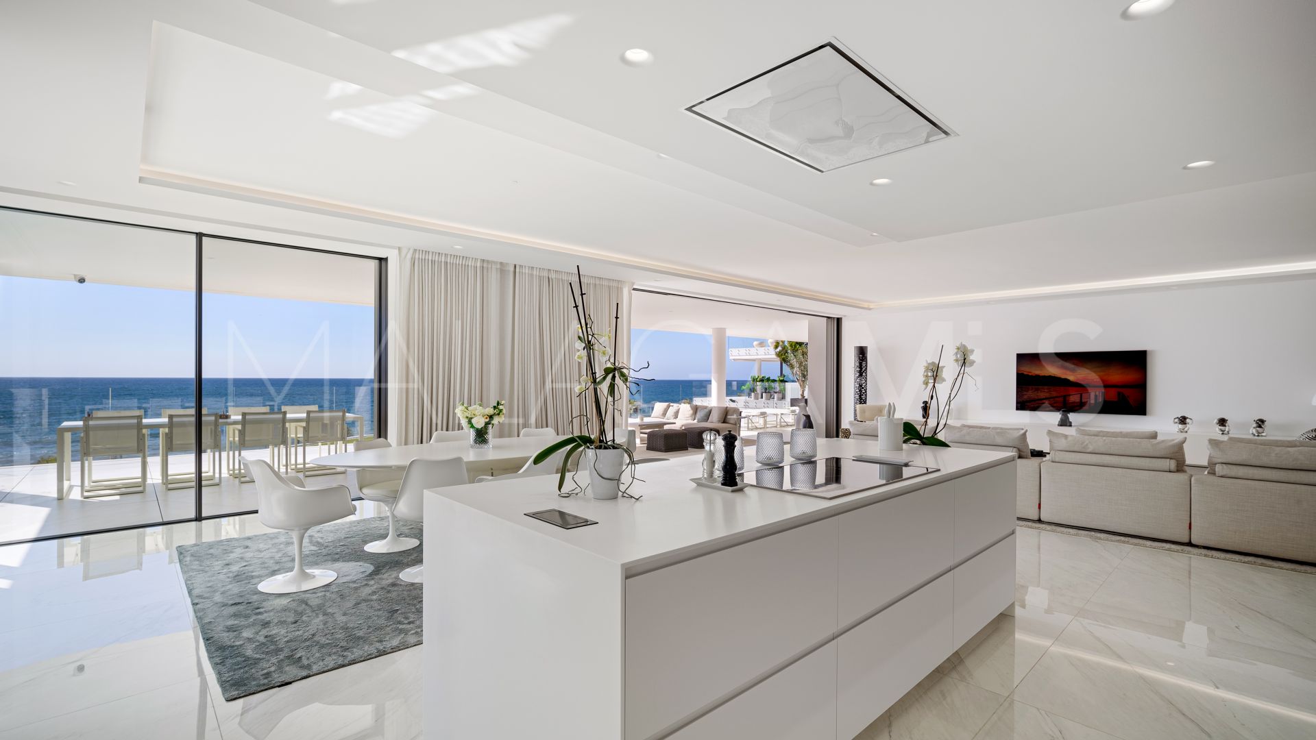 Estepona 5 bedrooms apartment for sale