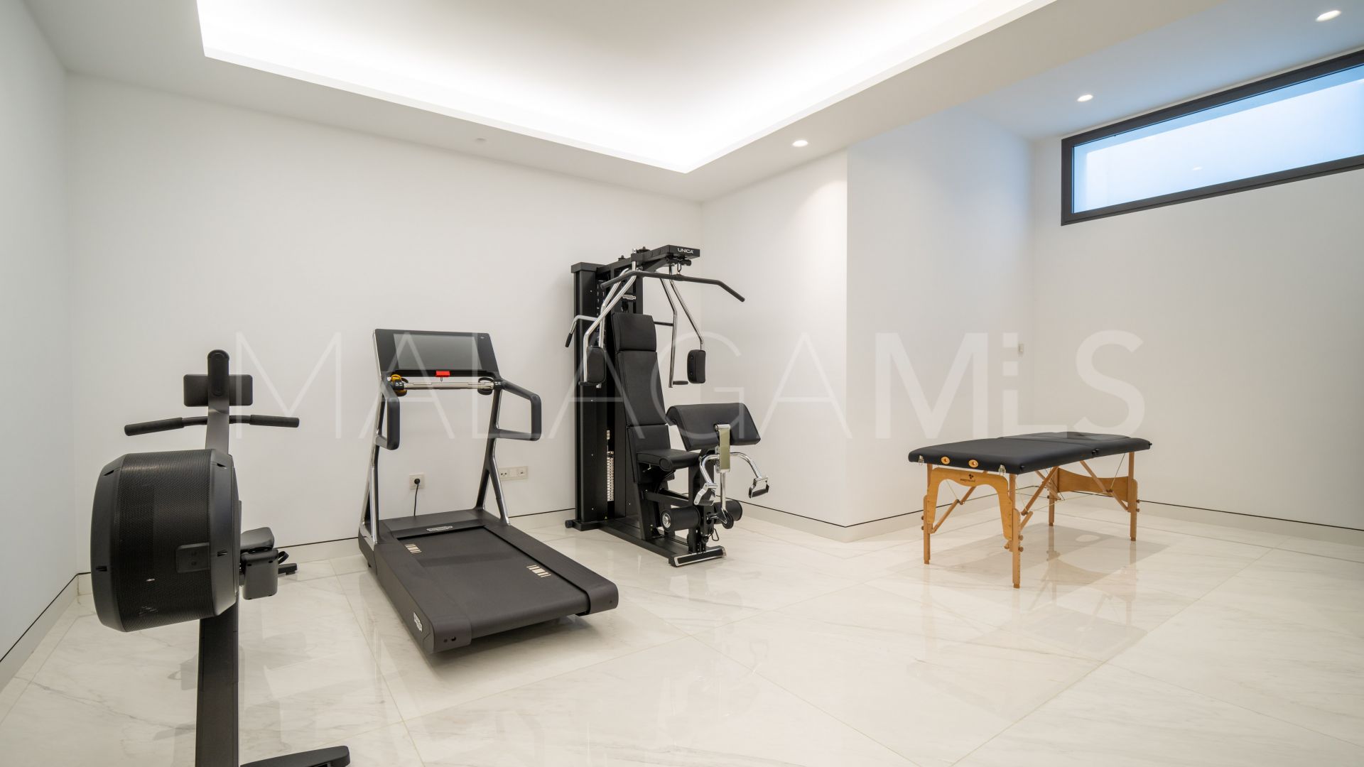 Estepona 5 bedrooms apartment for sale