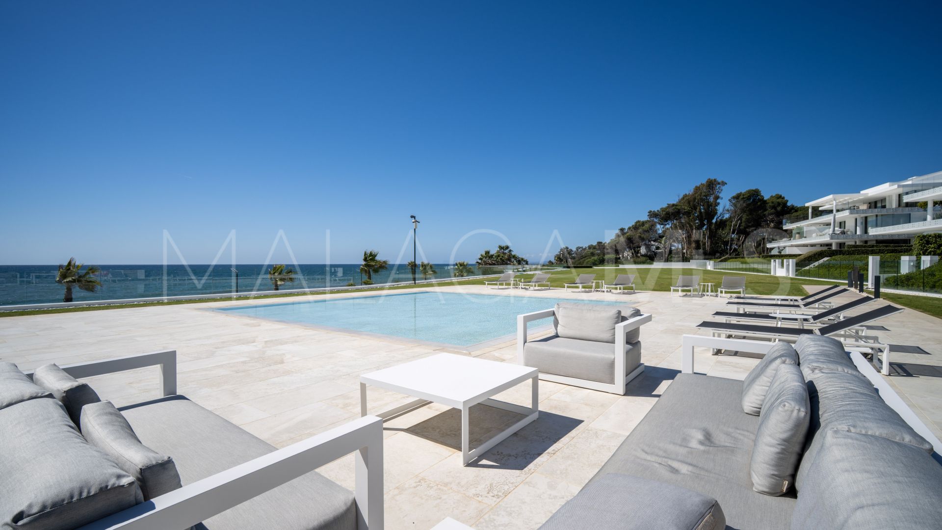 Estepona 5 bedrooms apartment for sale