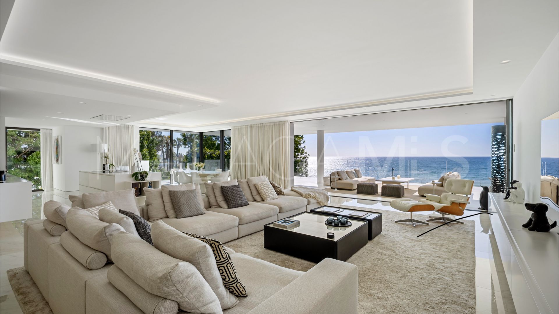 Estepona 5 bedrooms apartment for sale