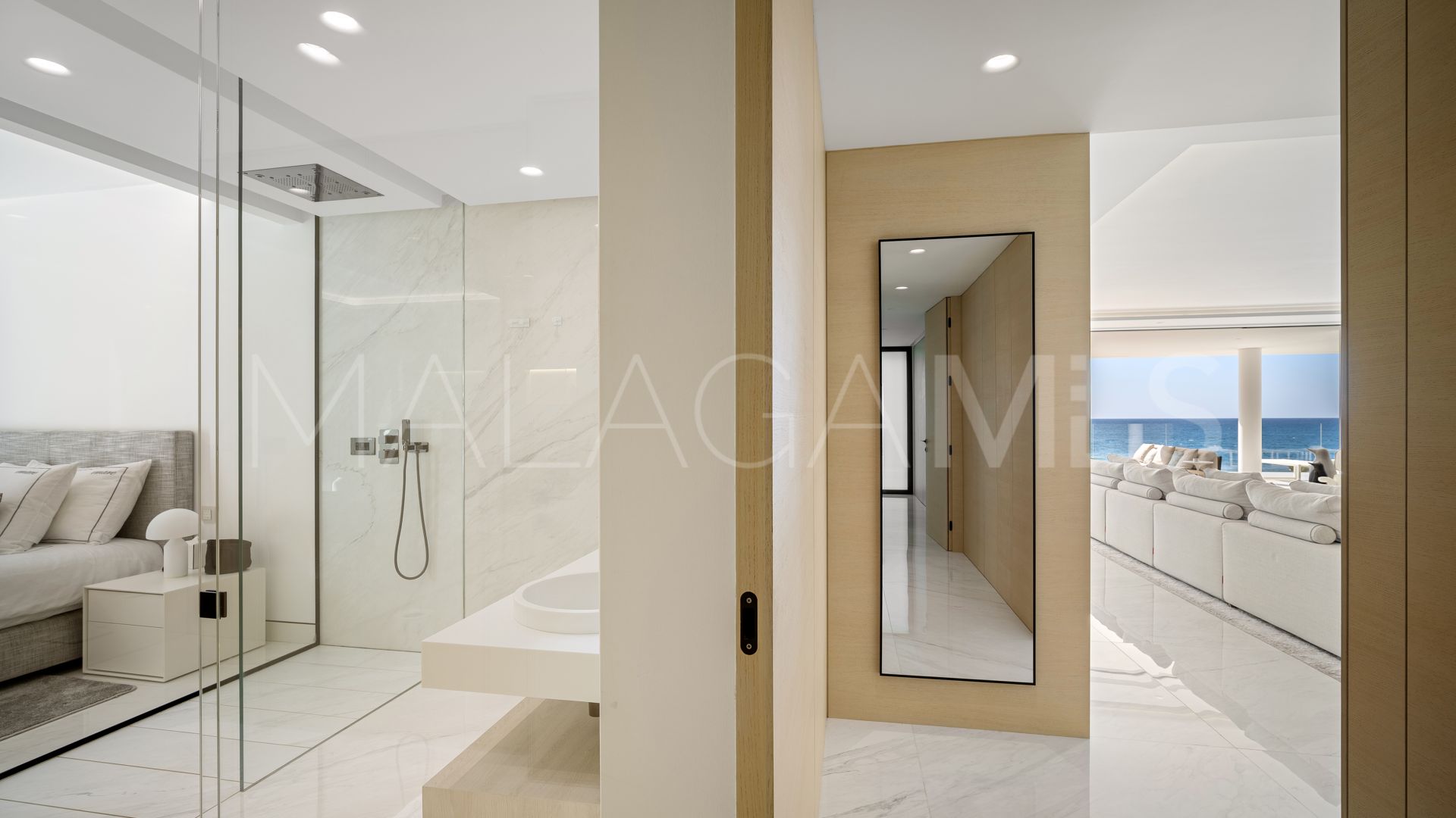 Estepona 5 bedrooms apartment for sale