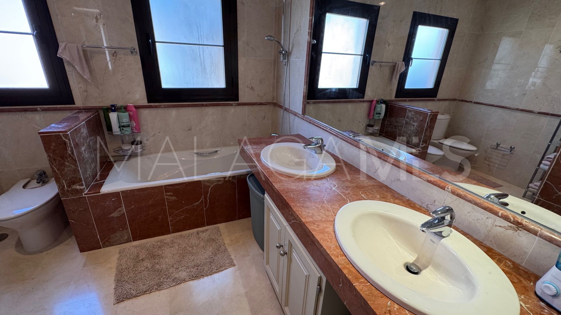 Estepona East 4 bedrooms apartment for sale