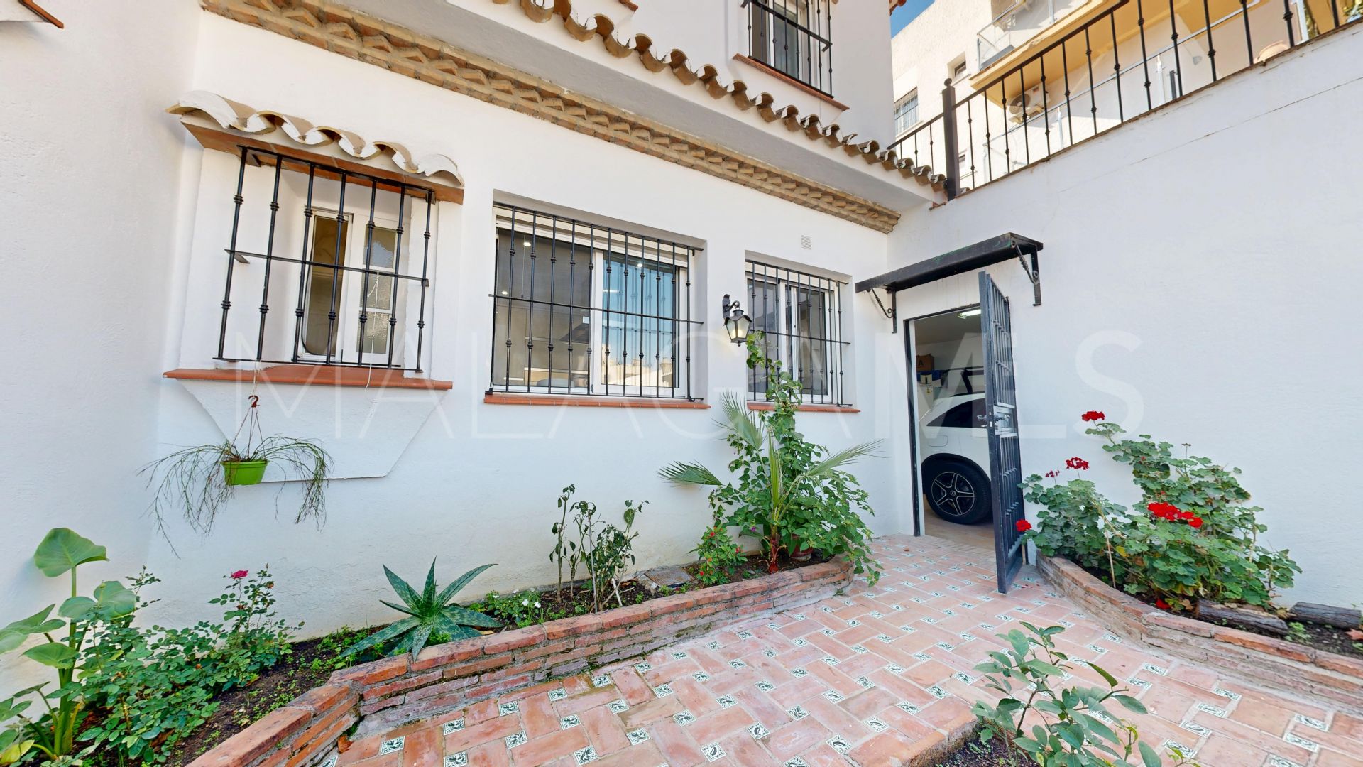 Doppelhaushälfte for sale in Marbella Goldene Meile