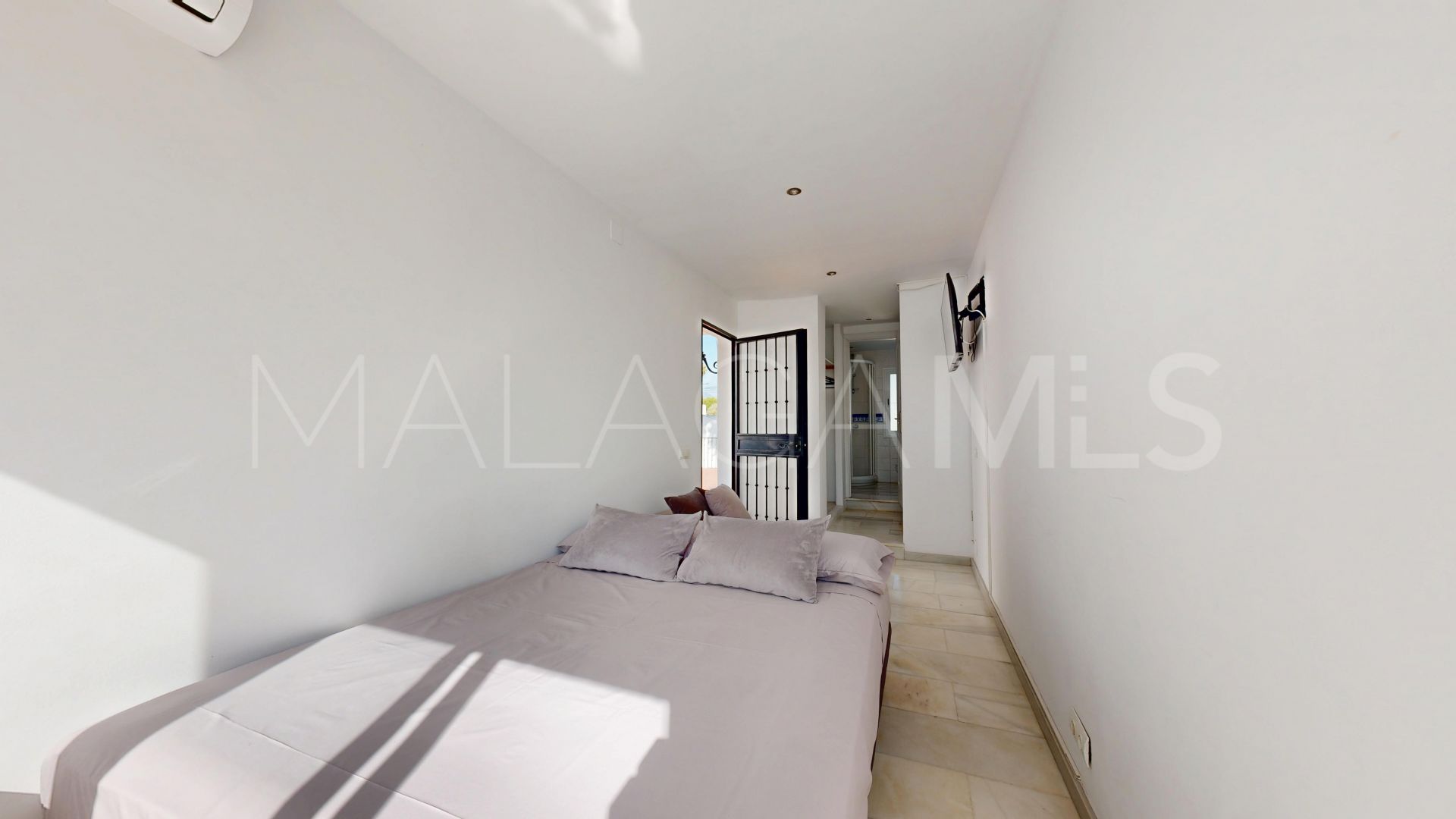 Doppelhaushälfte for sale in Marbella Goldene Meile