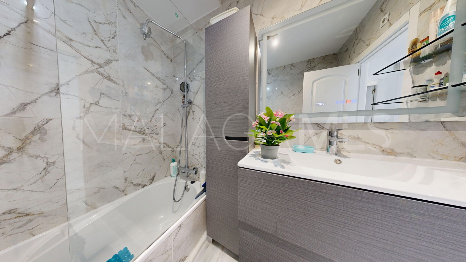 Doppelhaushälfte for sale in Marbella Goldene Meile