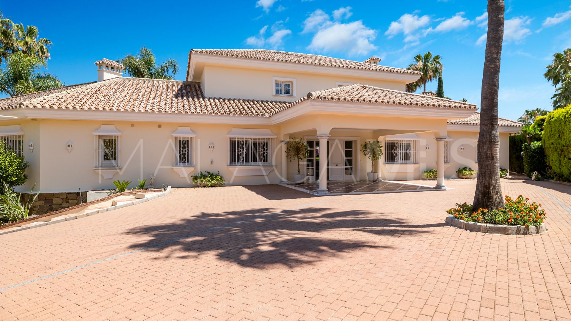 Villa with 6 bedrooms for sale in Nueva Andalucia