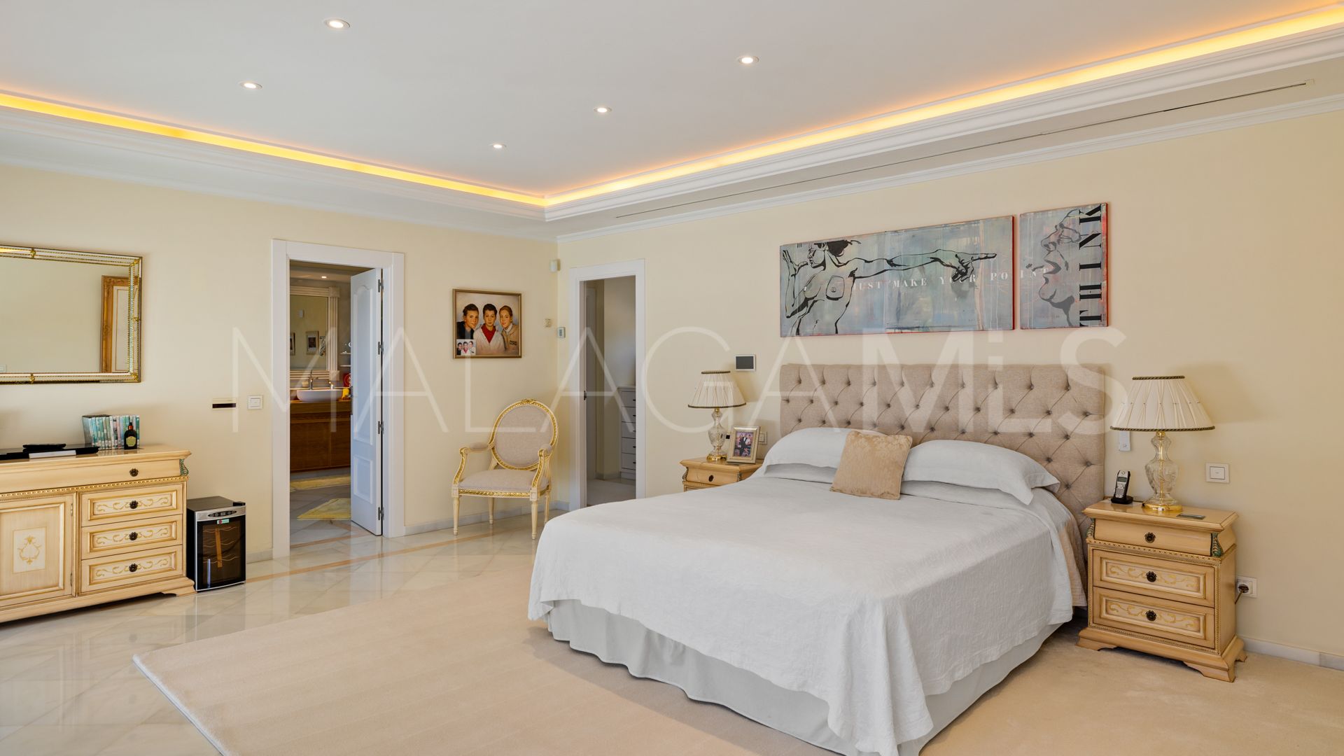 Villa with 6 bedrooms for sale in Nueva Andalucia