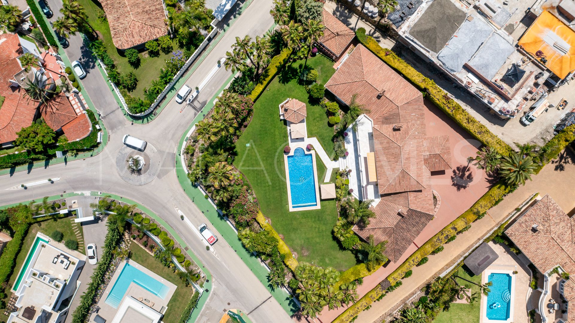 Villa with 6 bedrooms for sale in Nueva Andalucia