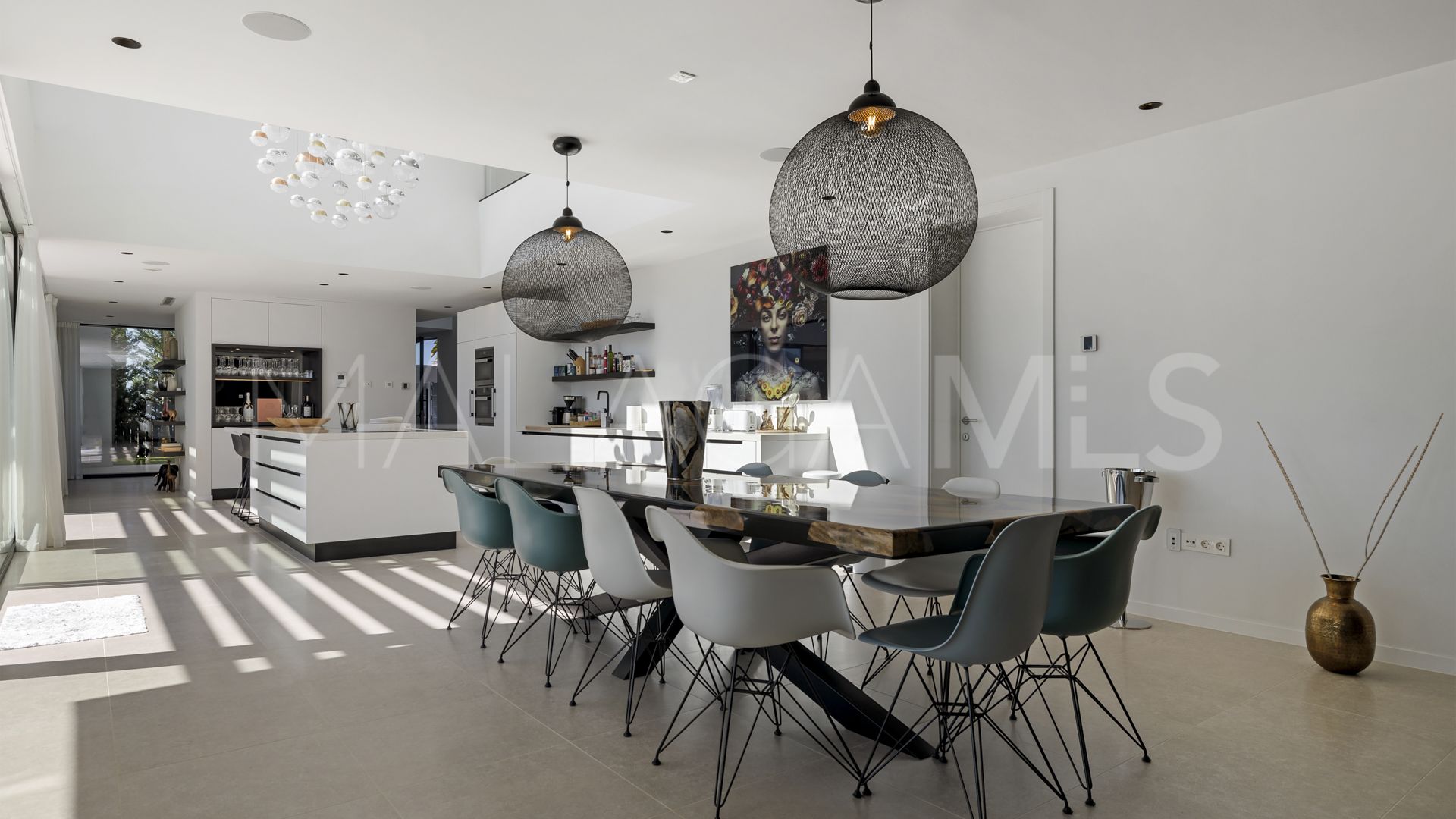 Villa for sale in Benahavis