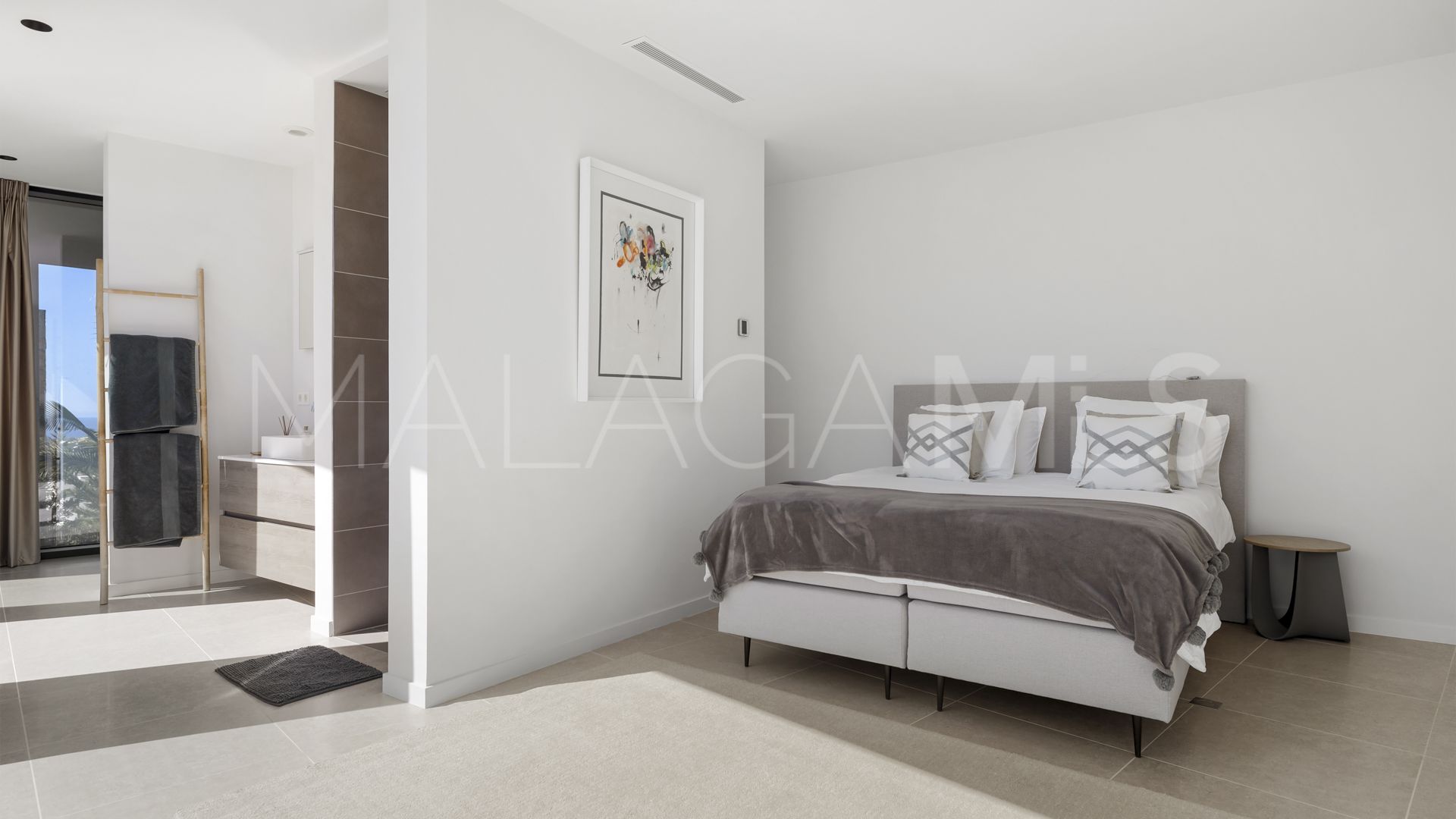 Villa for sale in Benahavis