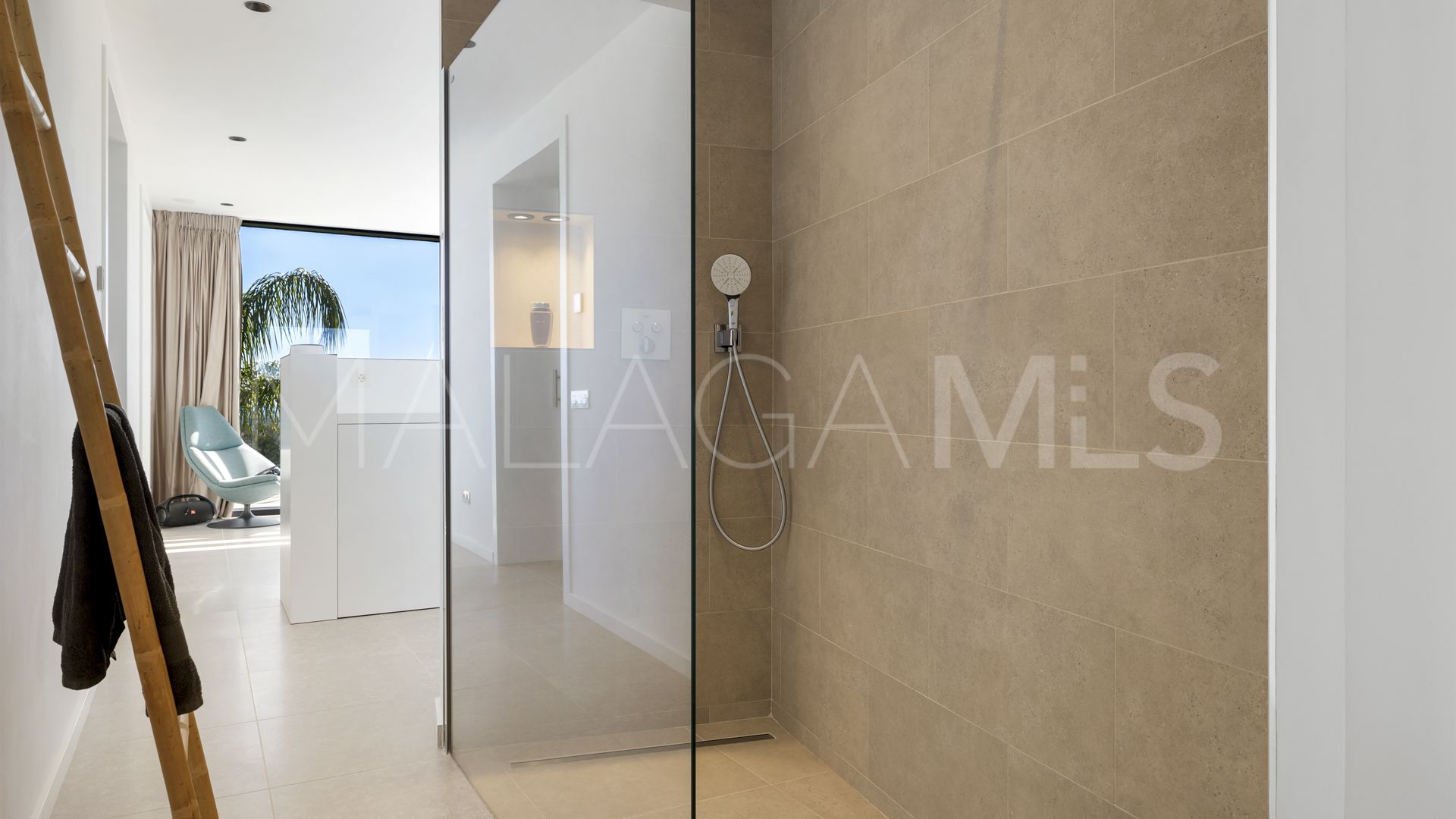 Villa for sale in Benahavis