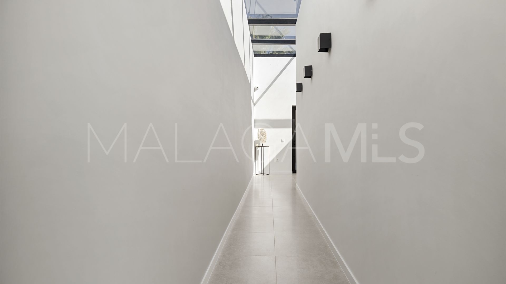 Villa for sale in Benahavis