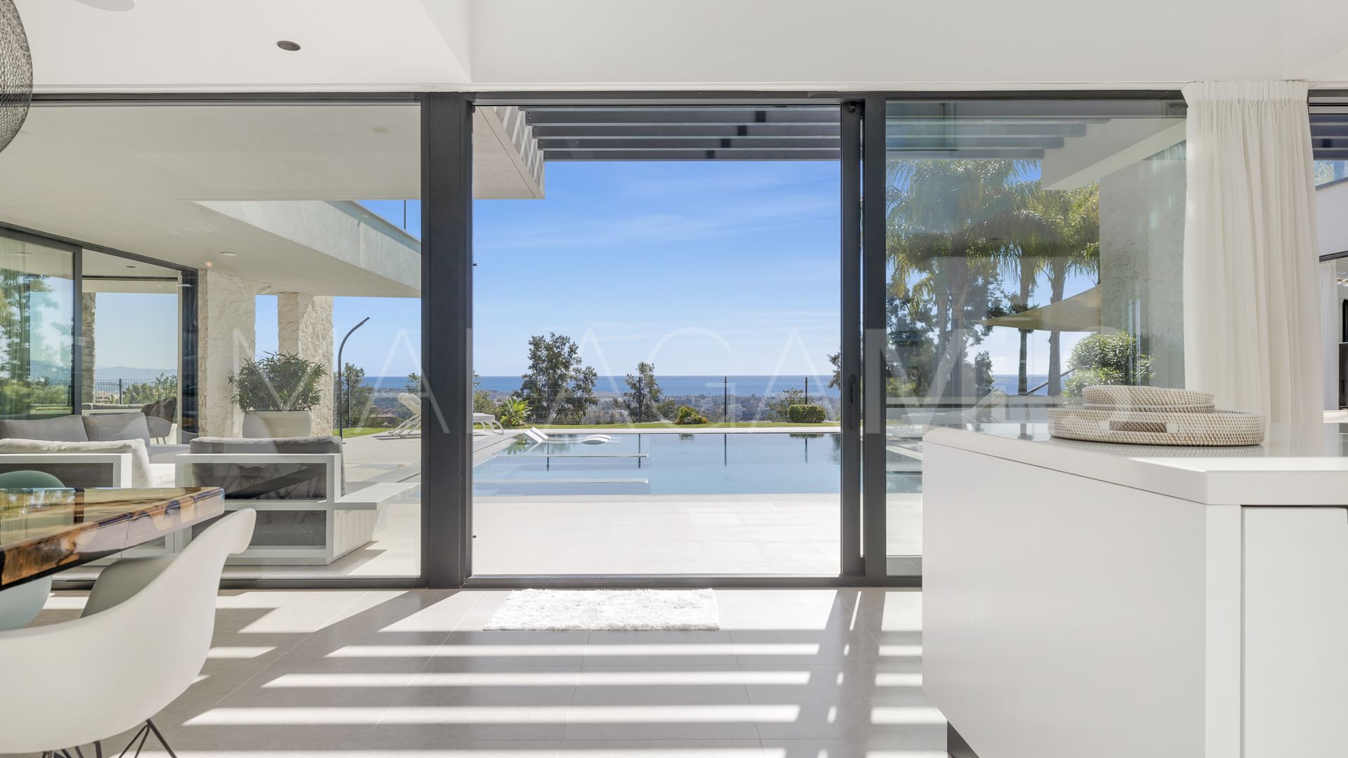 Villa for sale in Benahavis