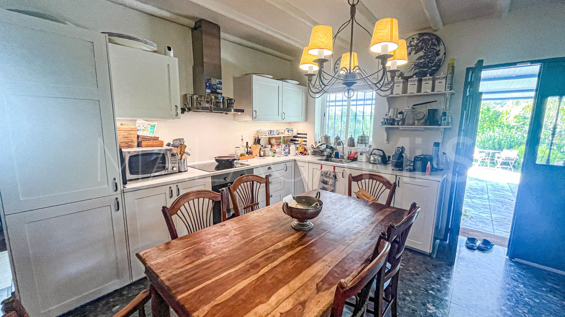 Buy Guaro 4 bedrooms country house