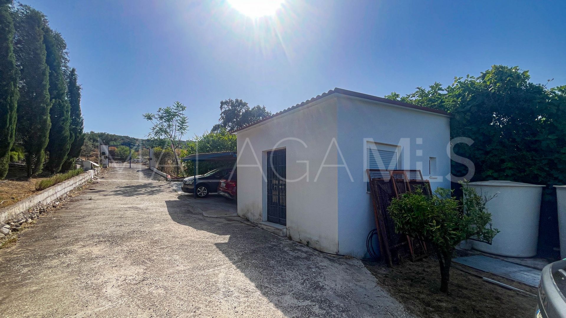 Buy Guaro 4 bedrooms country house