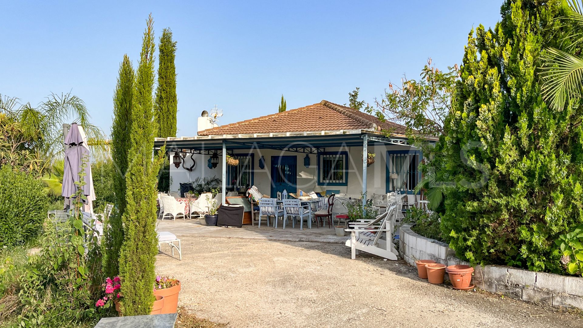 Buy Guaro 4 bedrooms country house