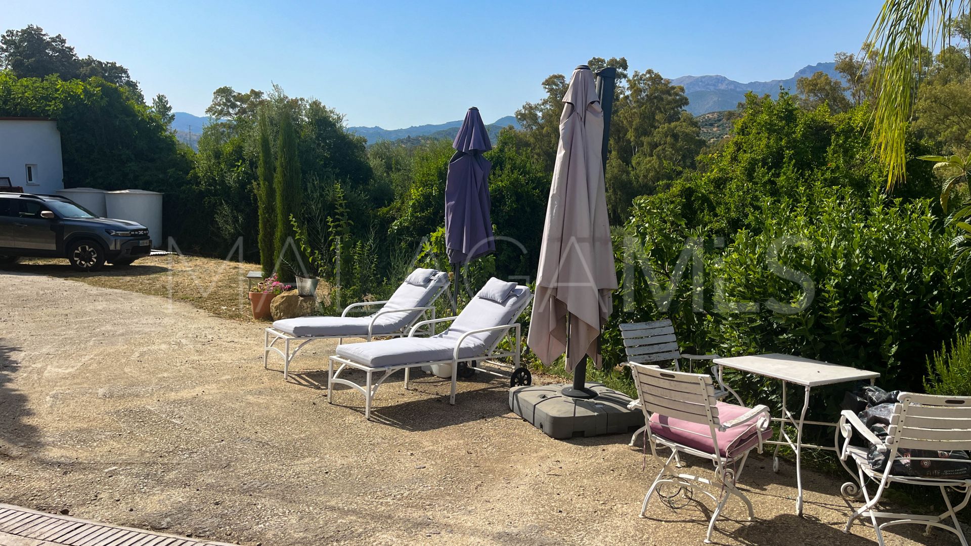 Buy Guaro 4 bedrooms country house