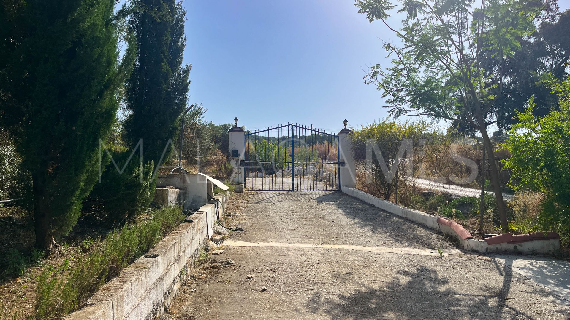 Buy Guaro 4 bedrooms country house