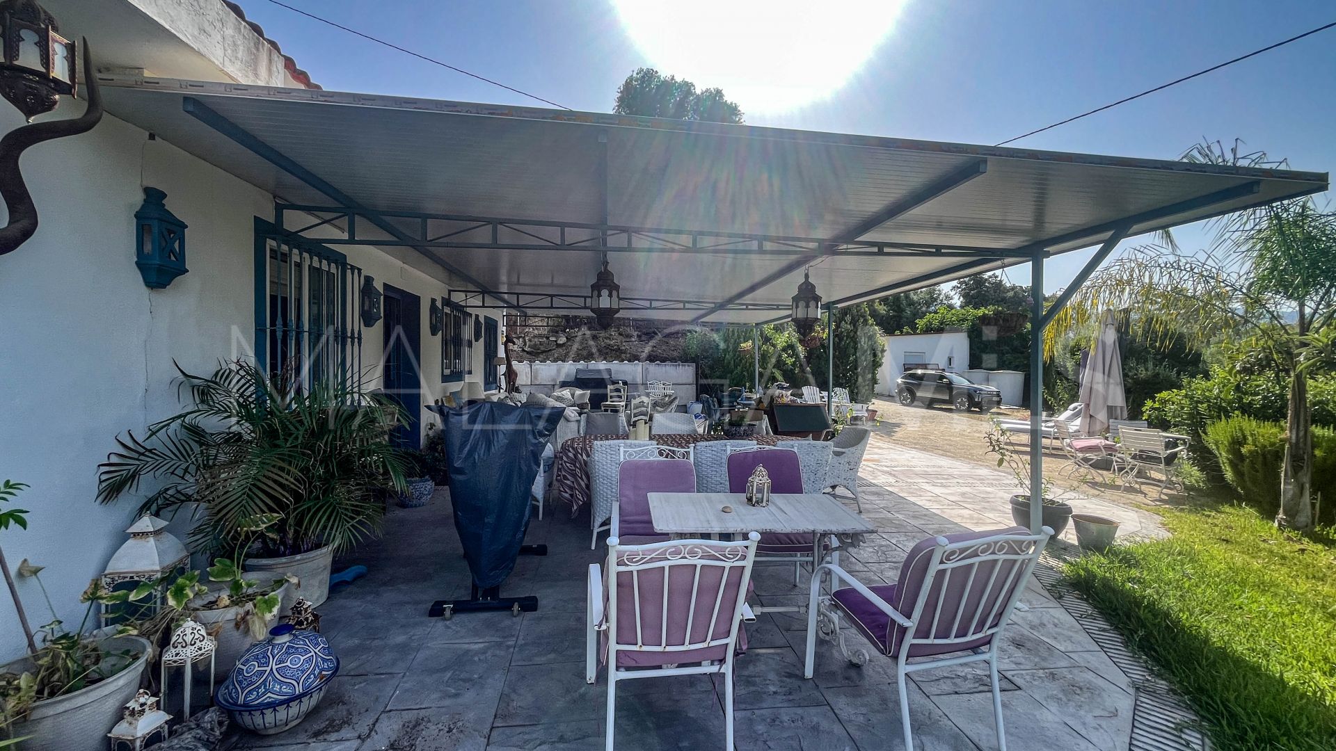 Buy Guaro 4 bedrooms country house