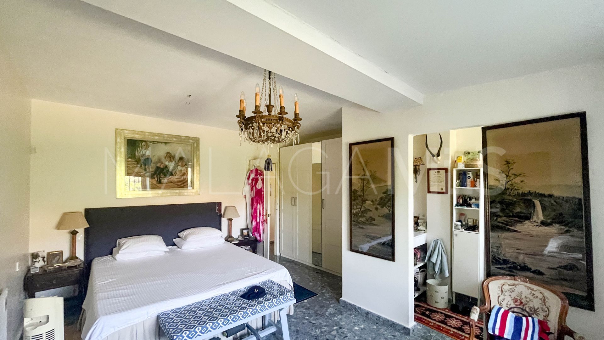 Buy Guaro 4 bedrooms country house