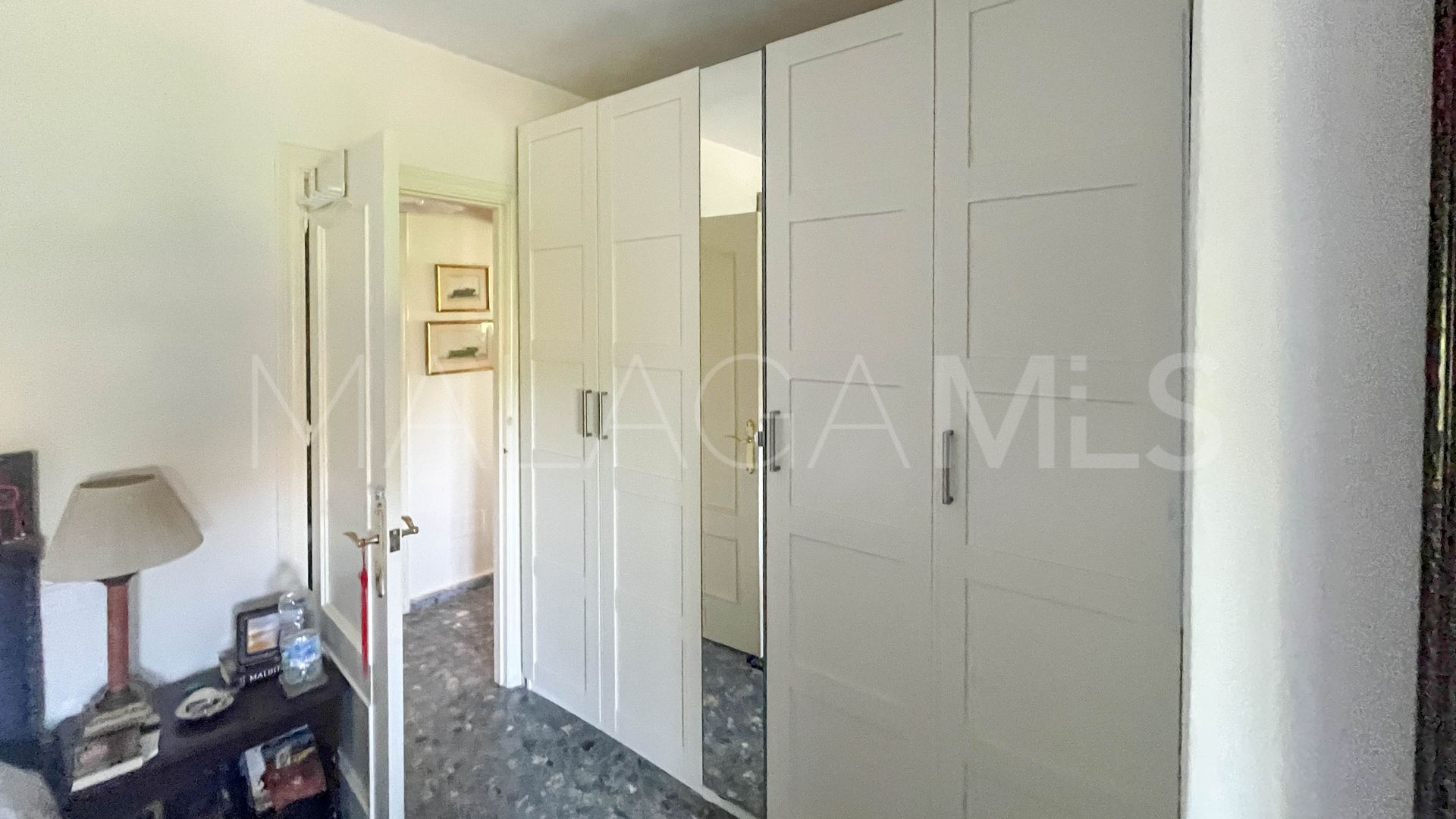 Buy Guaro 4 bedrooms country house