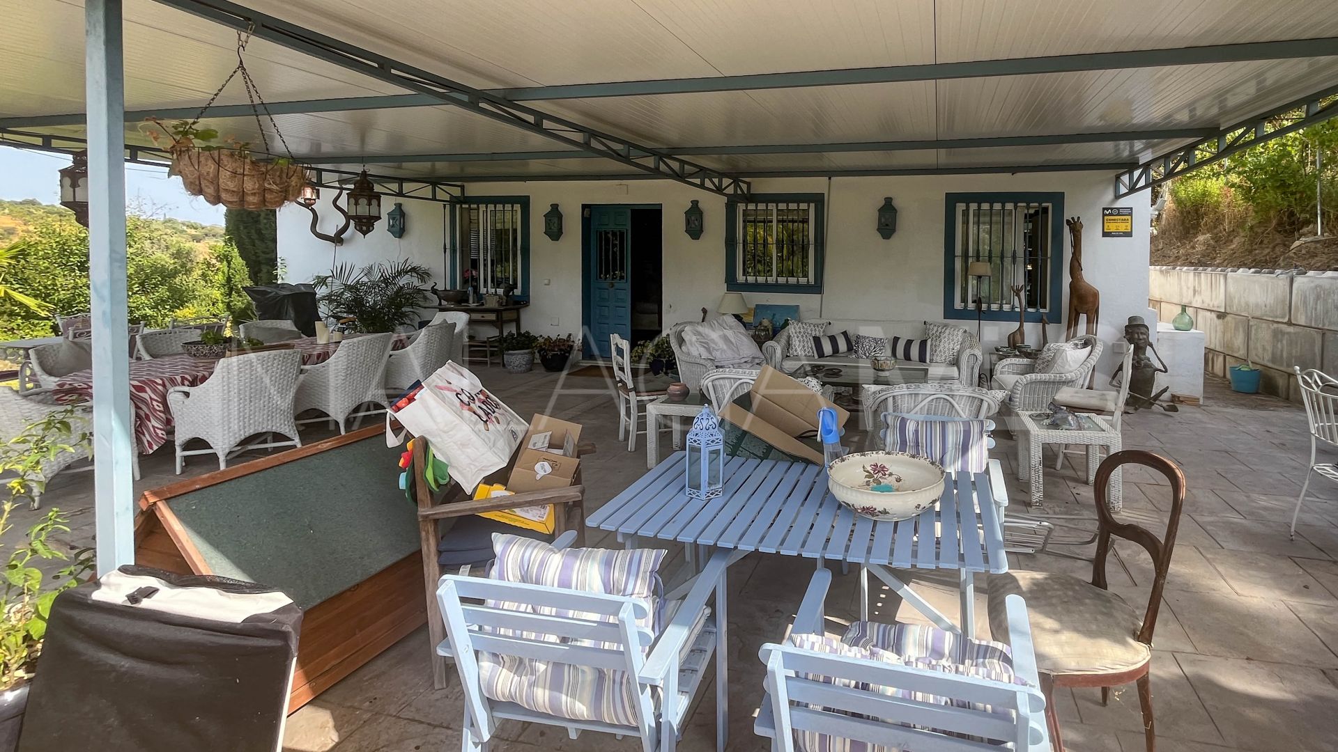 Buy Guaro 4 bedrooms country house