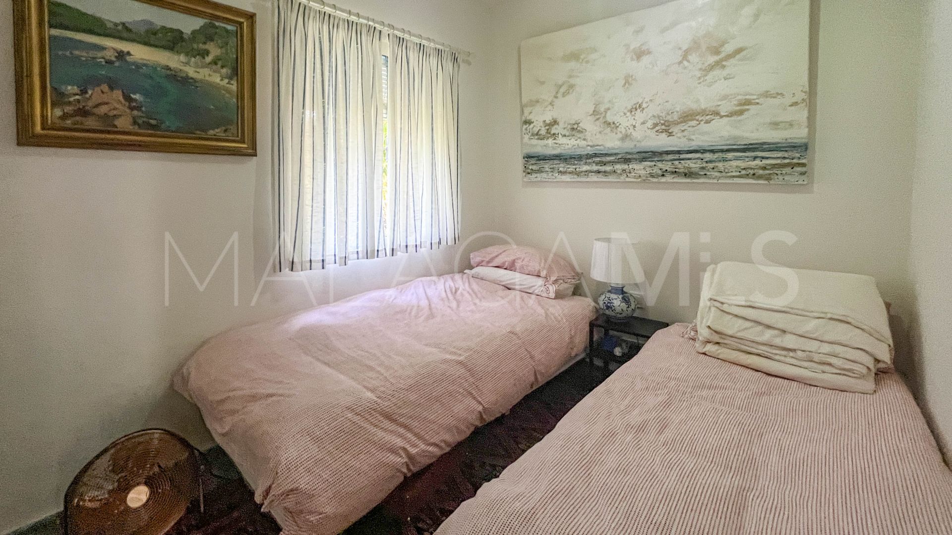 Buy Guaro 4 bedrooms country house