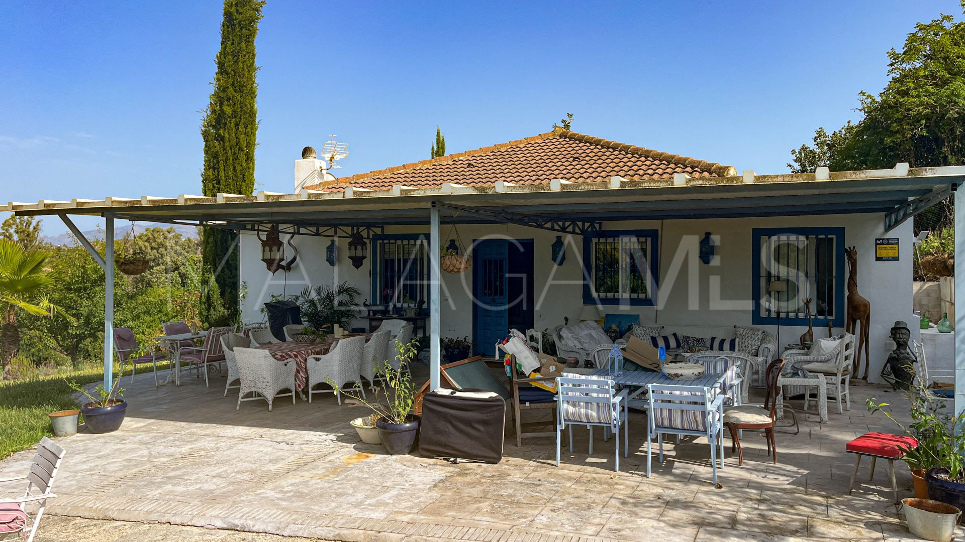 Buy Guaro 4 bedrooms country house
