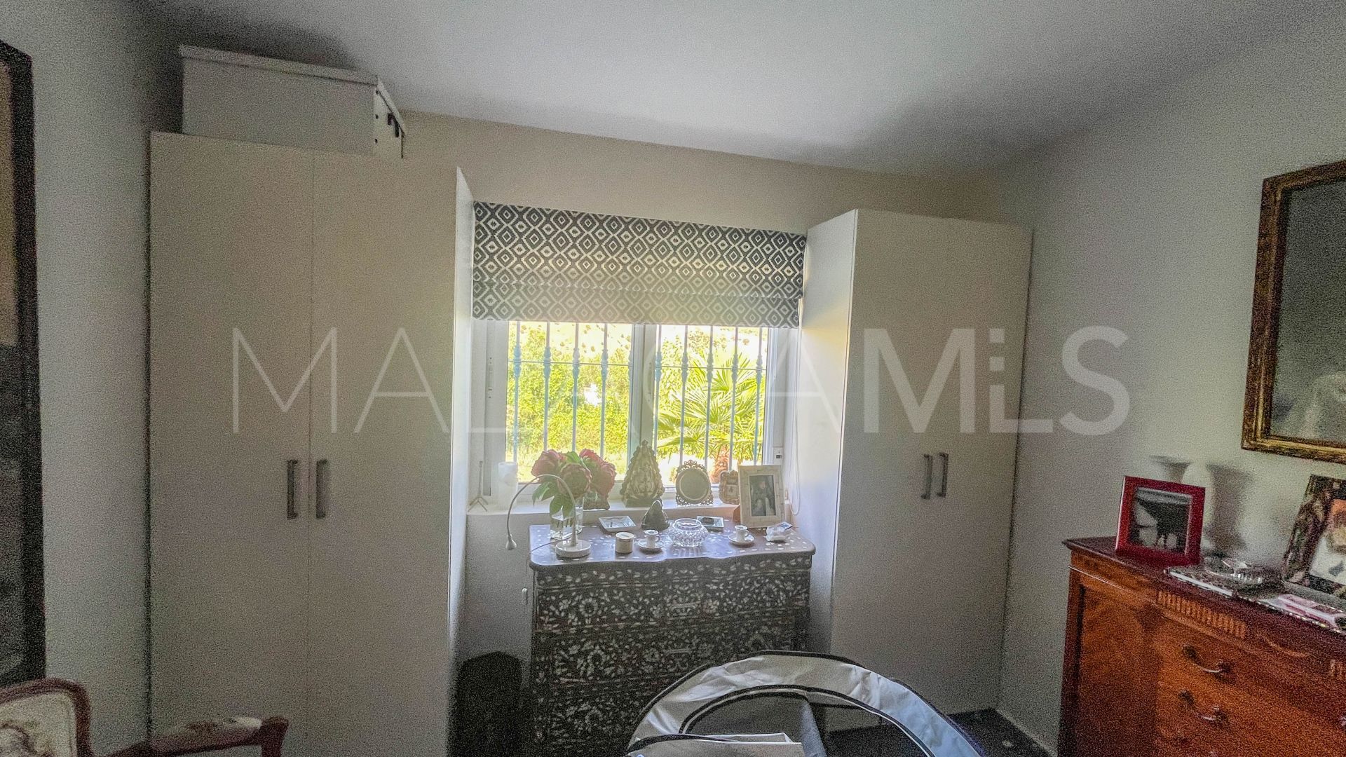 Buy Guaro 4 bedrooms country house