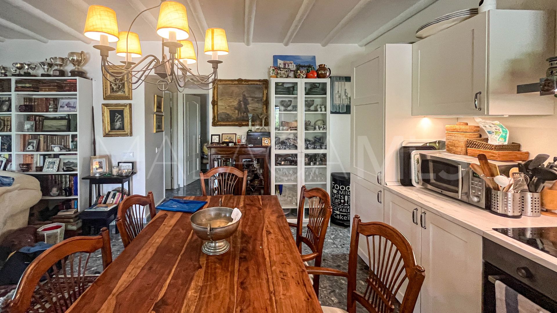 Buy Guaro 4 bedrooms country house