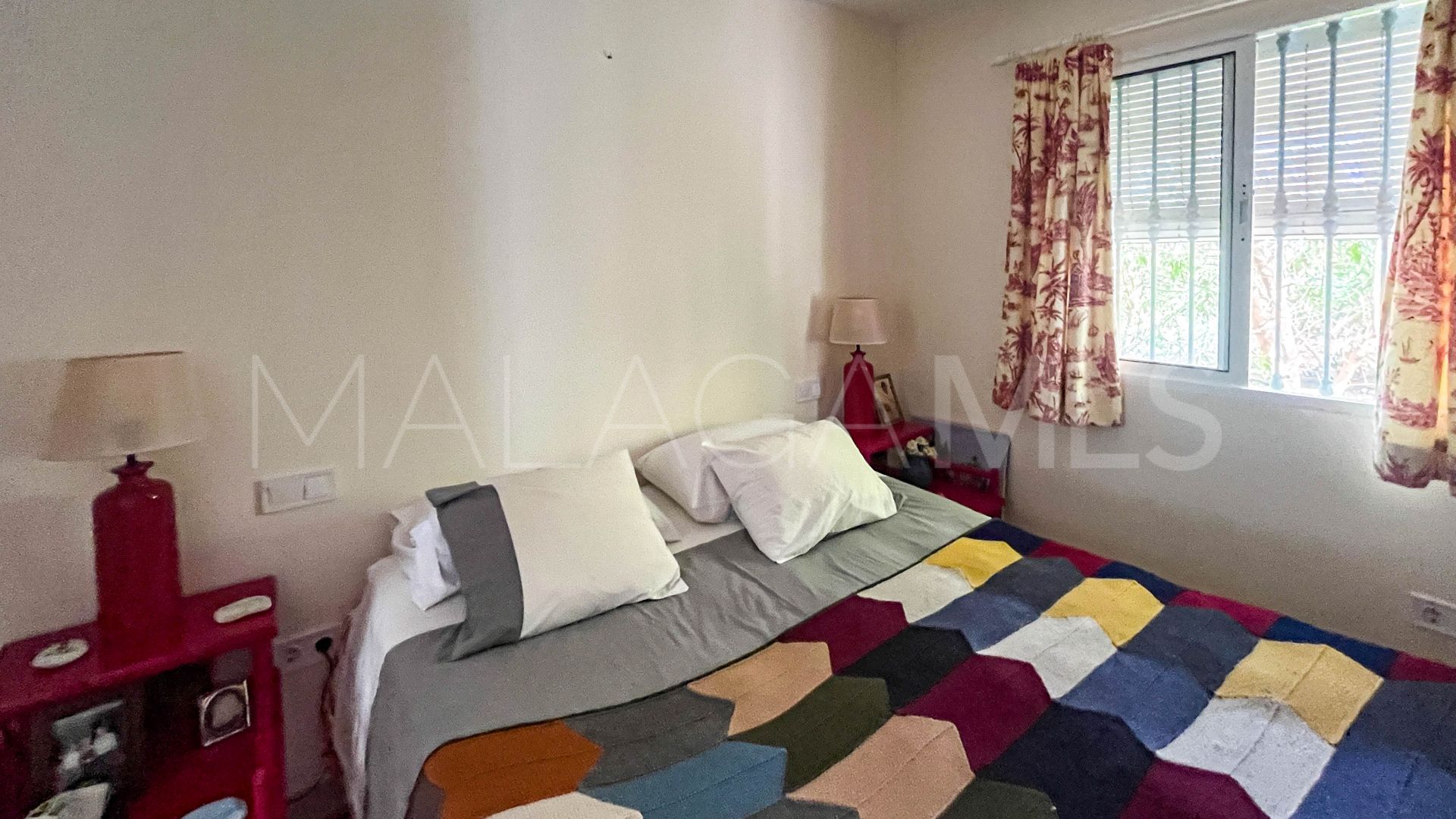 Buy Guaro 4 bedrooms country house