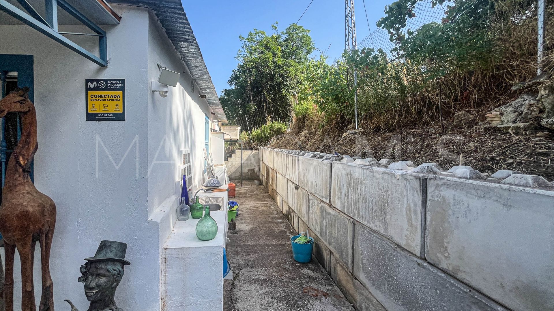 Buy Guaro 4 bedrooms country house