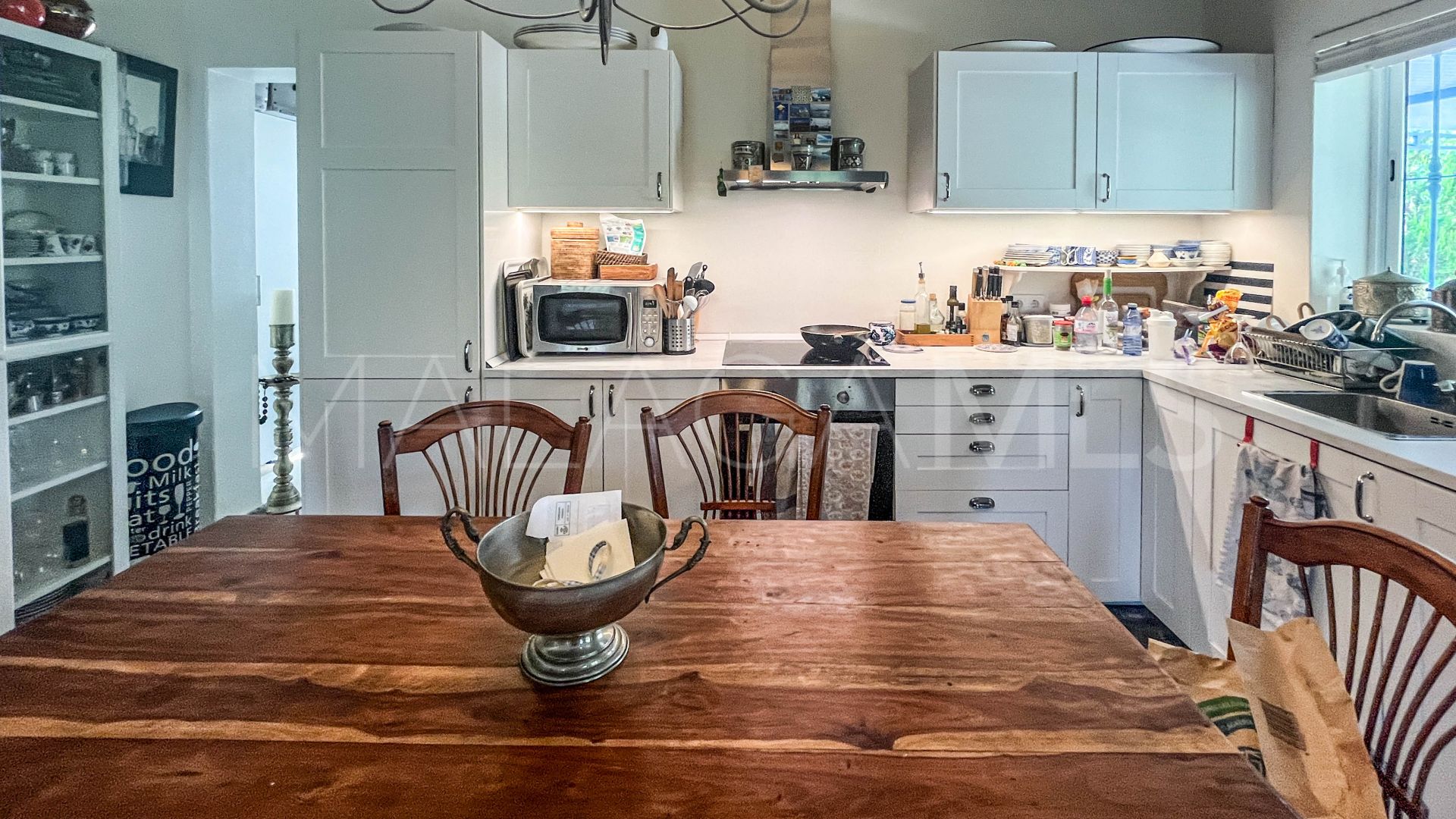 Buy Guaro 4 bedrooms country house