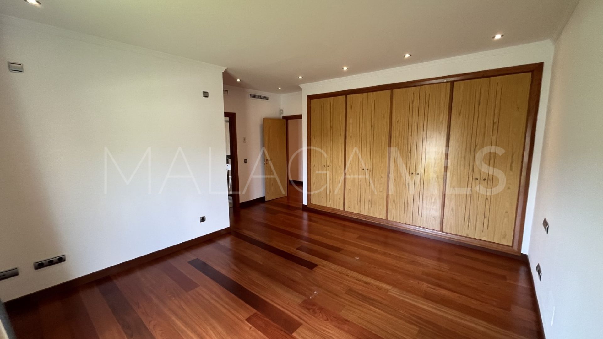 9 bedrooms penthouse for sale in El Embrujo Banús
