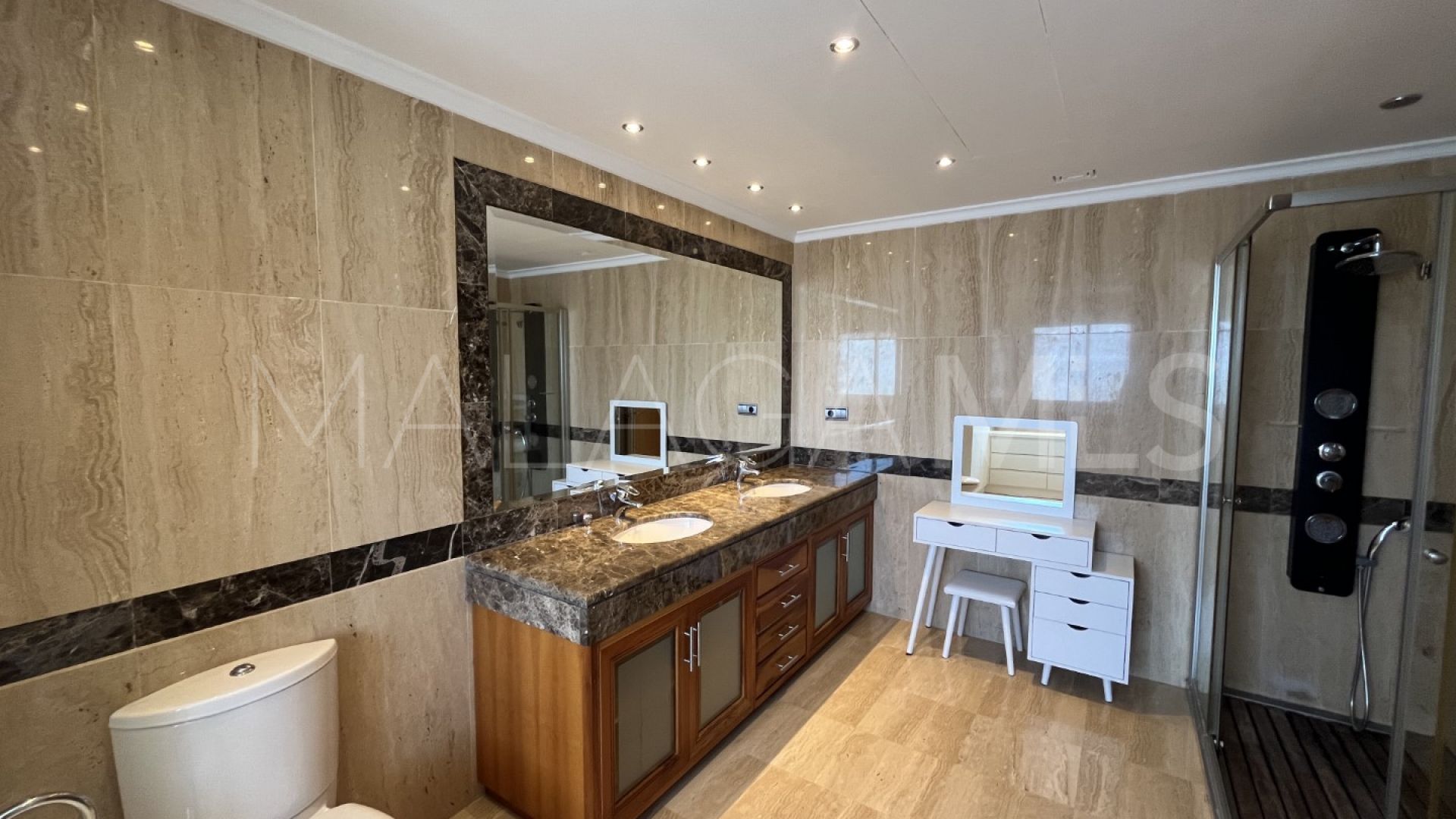9 bedrooms penthouse for sale in El Embrujo Banús