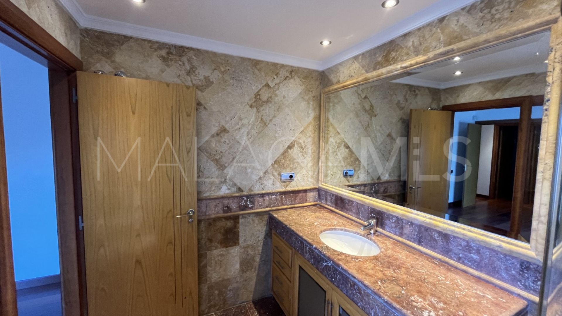 9 bedrooms penthouse for sale in El Embrujo Banús