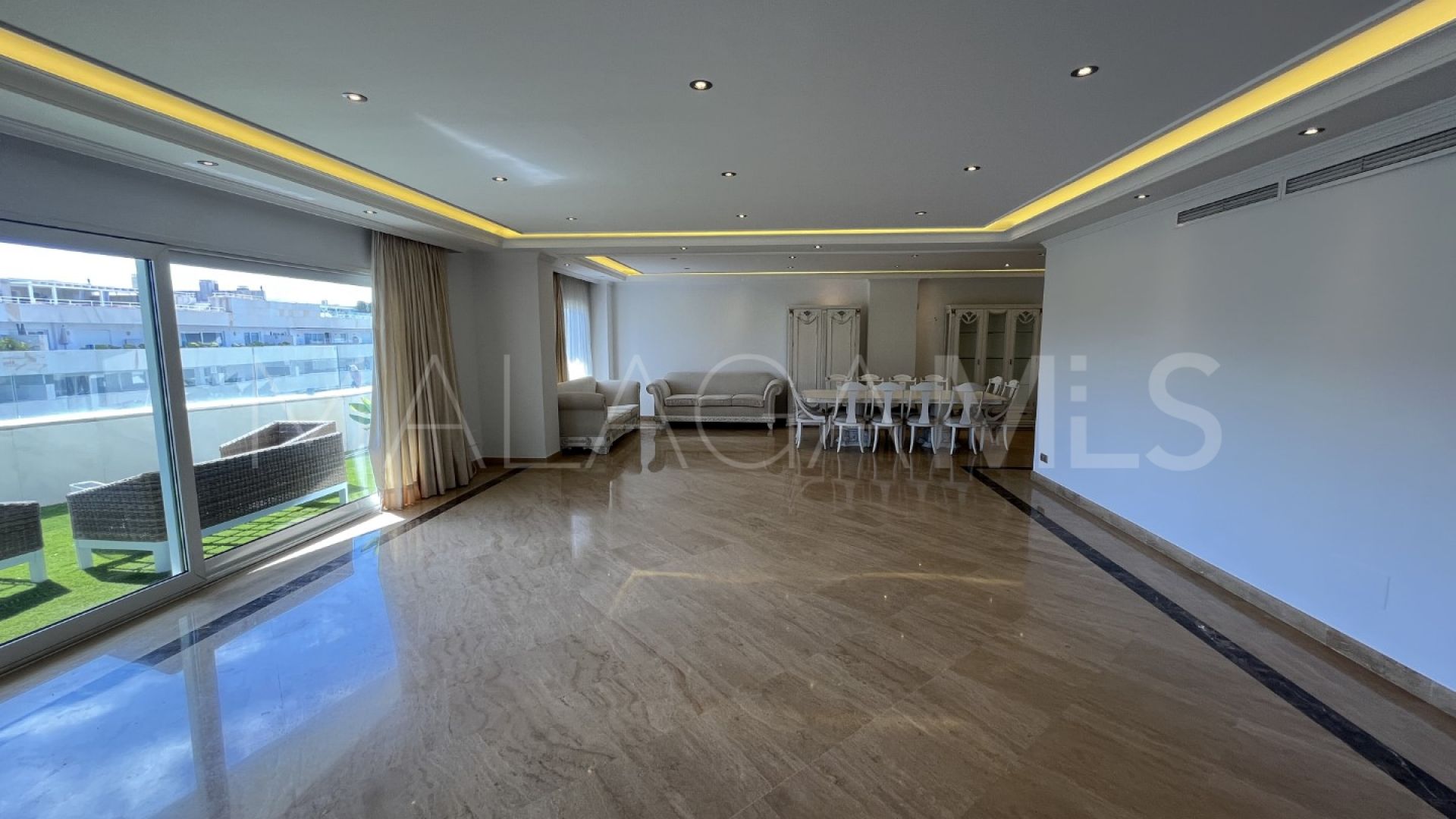 9 bedrooms penthouse for sale in El Embrujo Banús