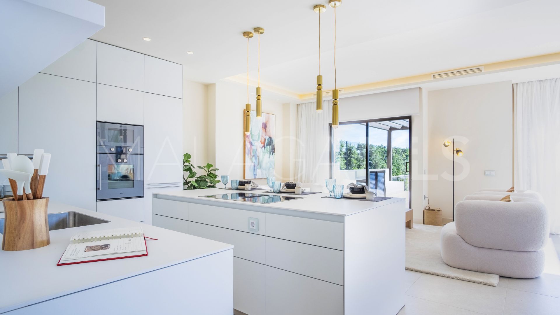 Villa for sale in Estepona