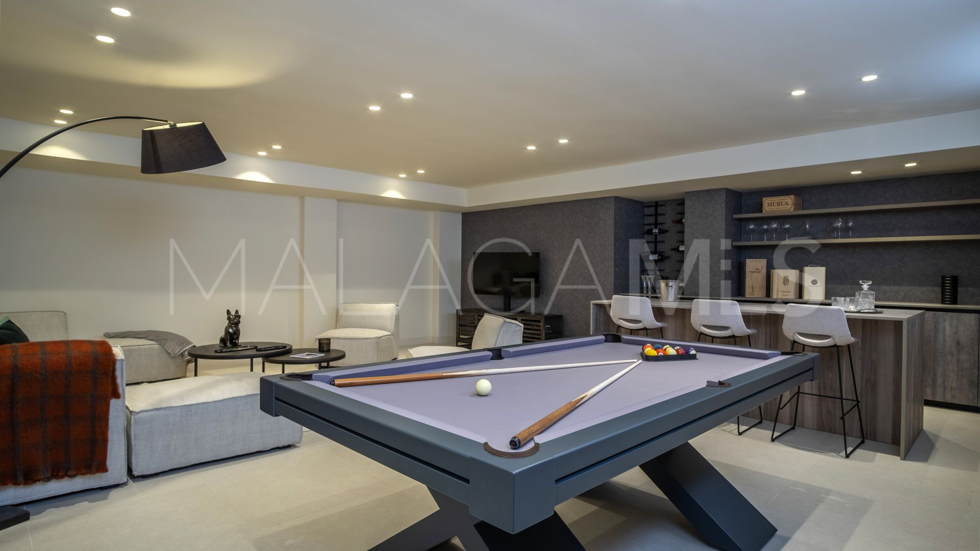 Villa for sale in Estepona