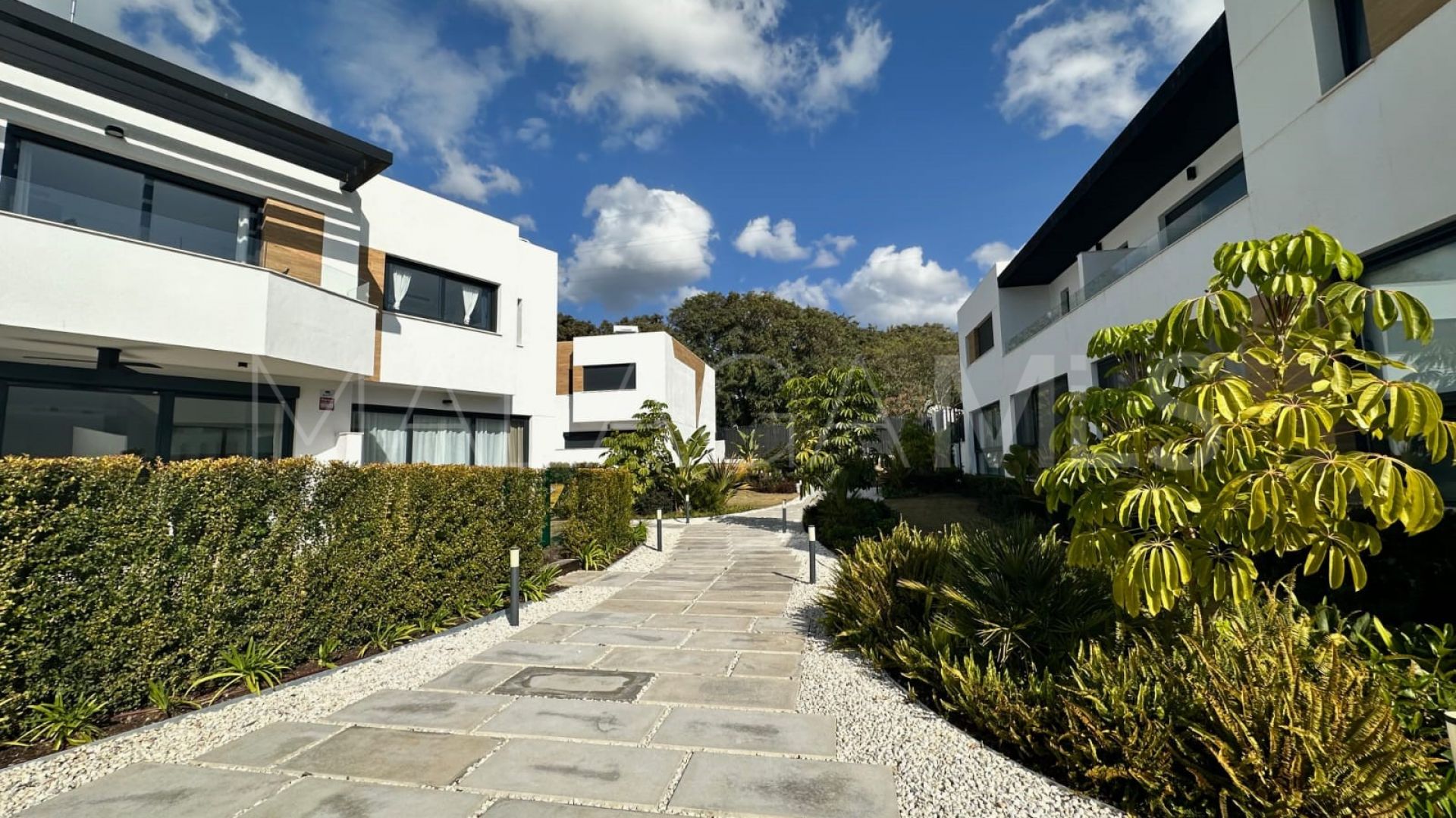 For sale Nueva Andalucia town house