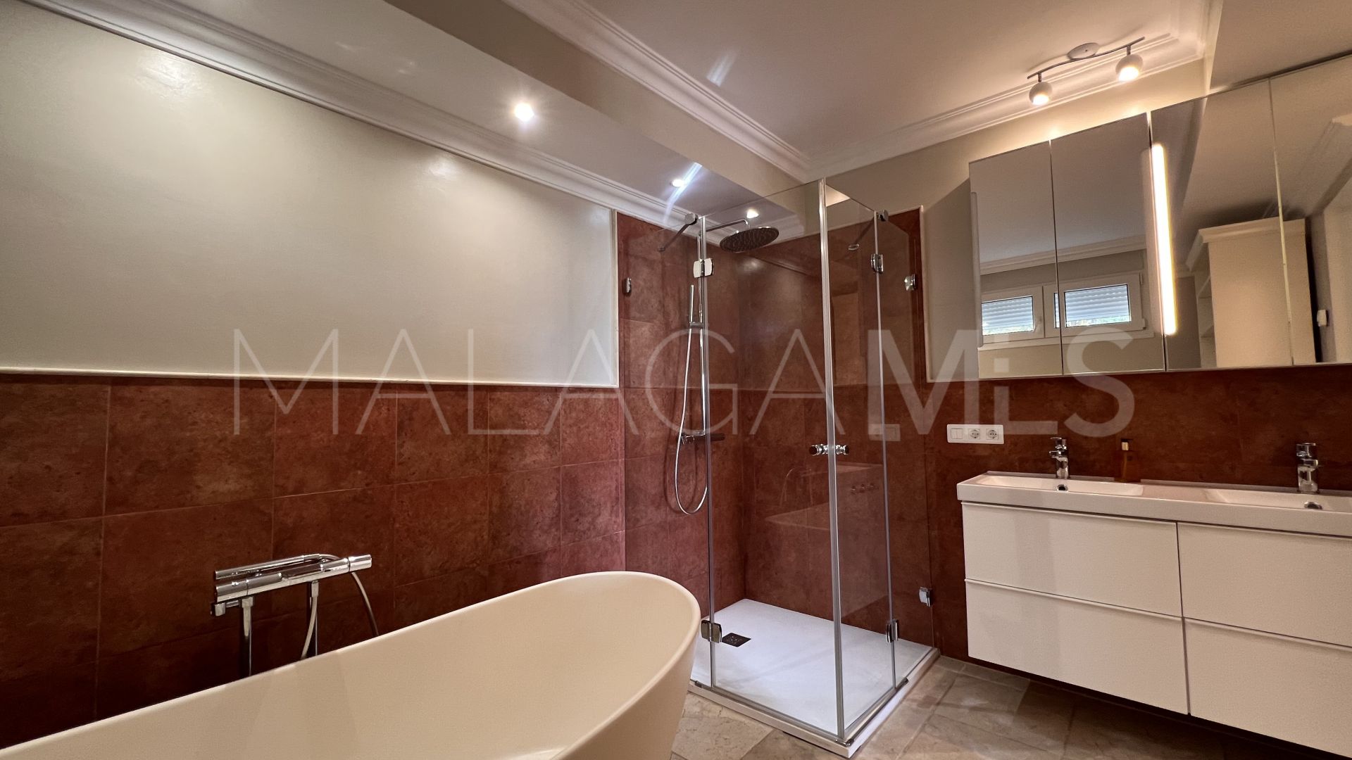 Buy villa in El Padron with 4 bedrooms