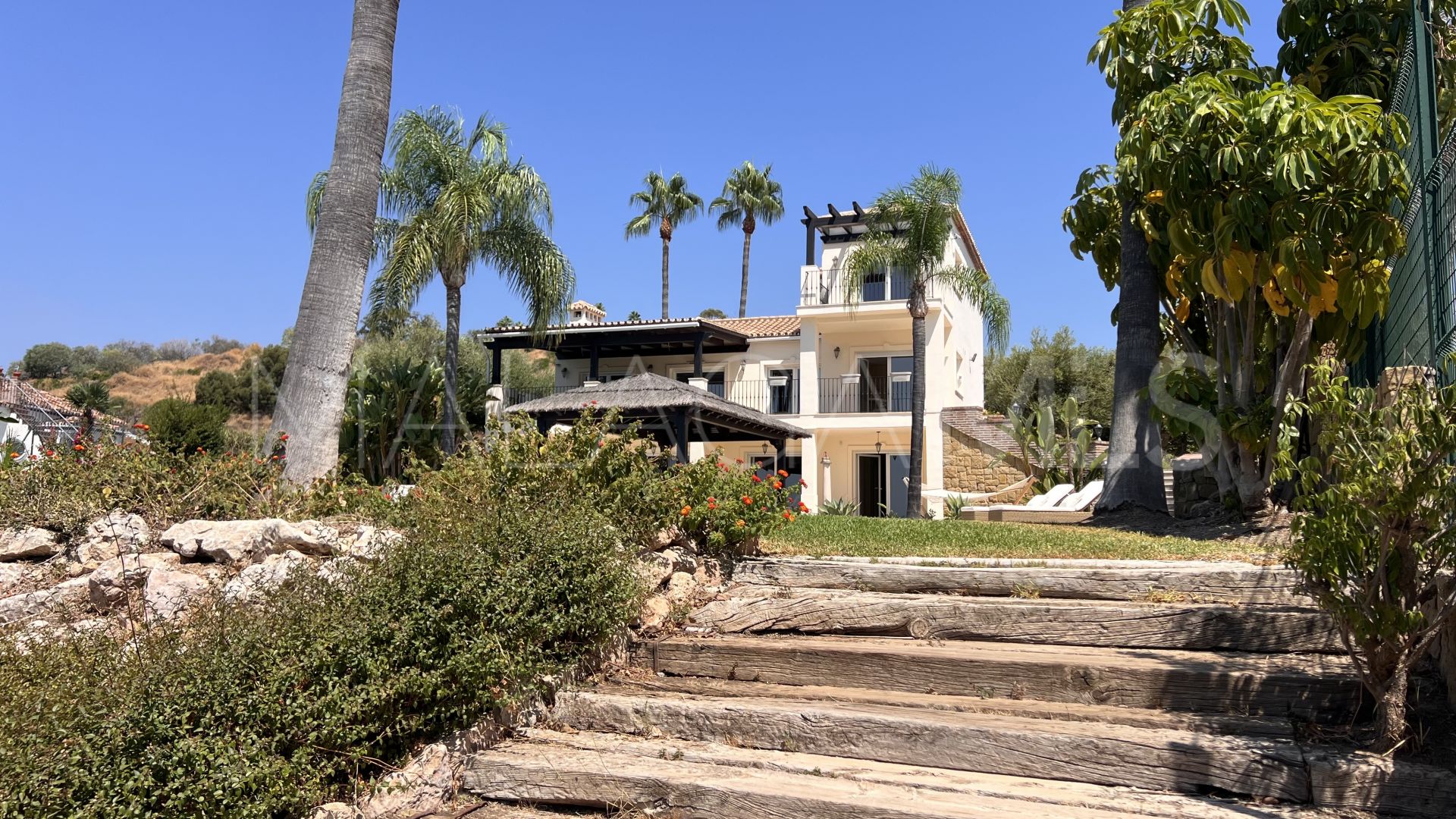 Buy villa in El Padron with 4 bedrooms