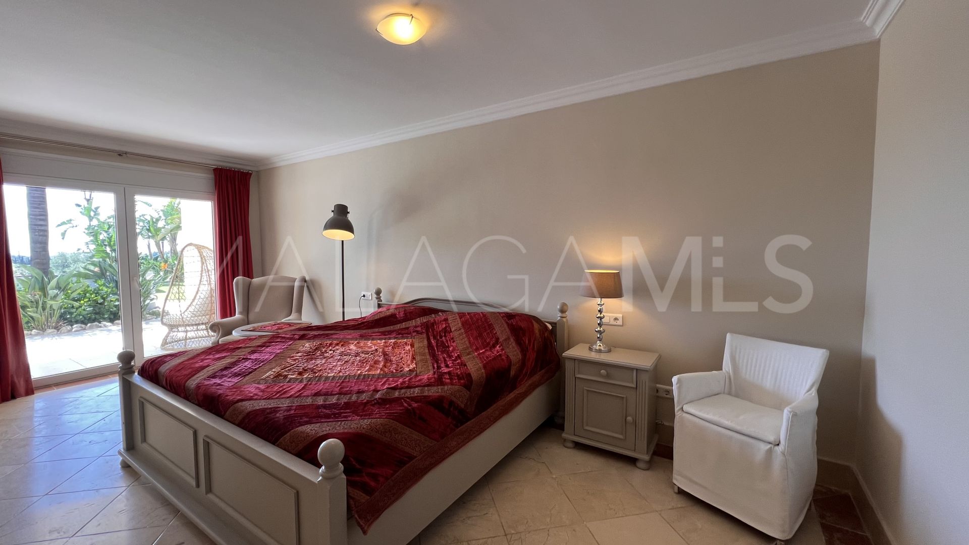 Buy villa in El Padron with 4 bedrooms