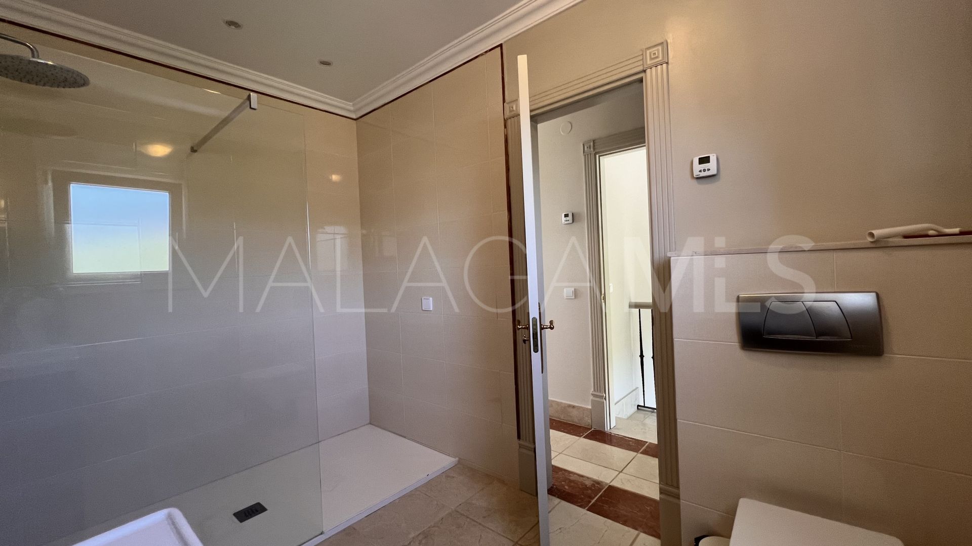 Buy villa in El Padron with 4 bedrooms