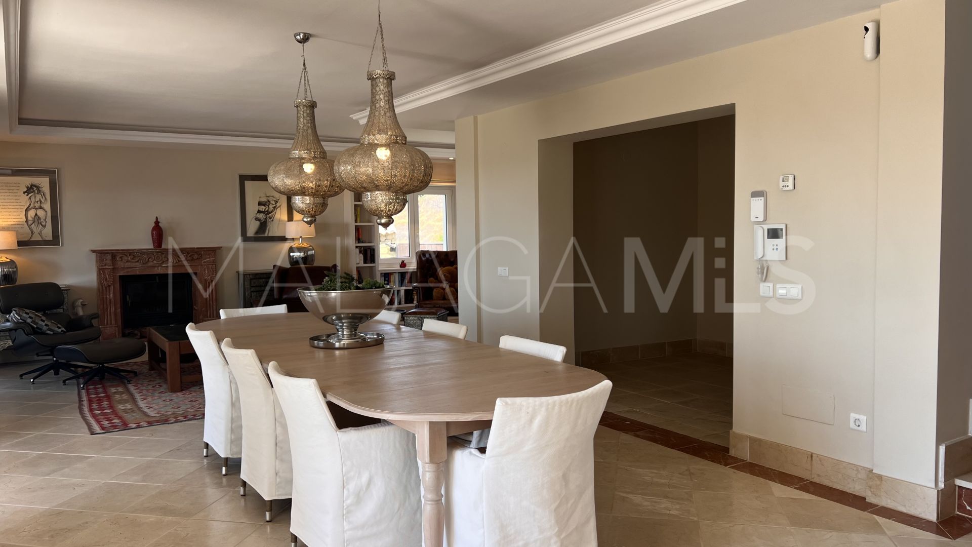Buy villa in El Padron with 4 bedrooms