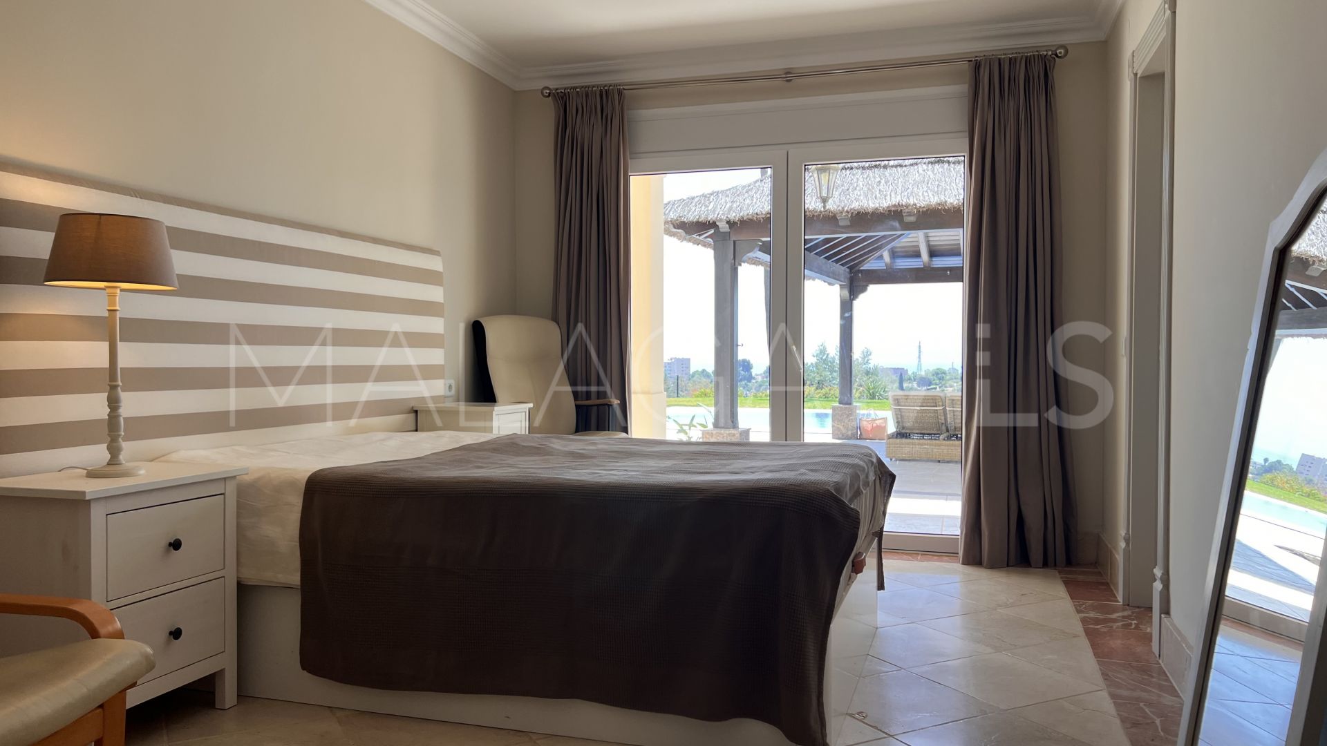 Buy villa in El Padron with 4 bedrooms