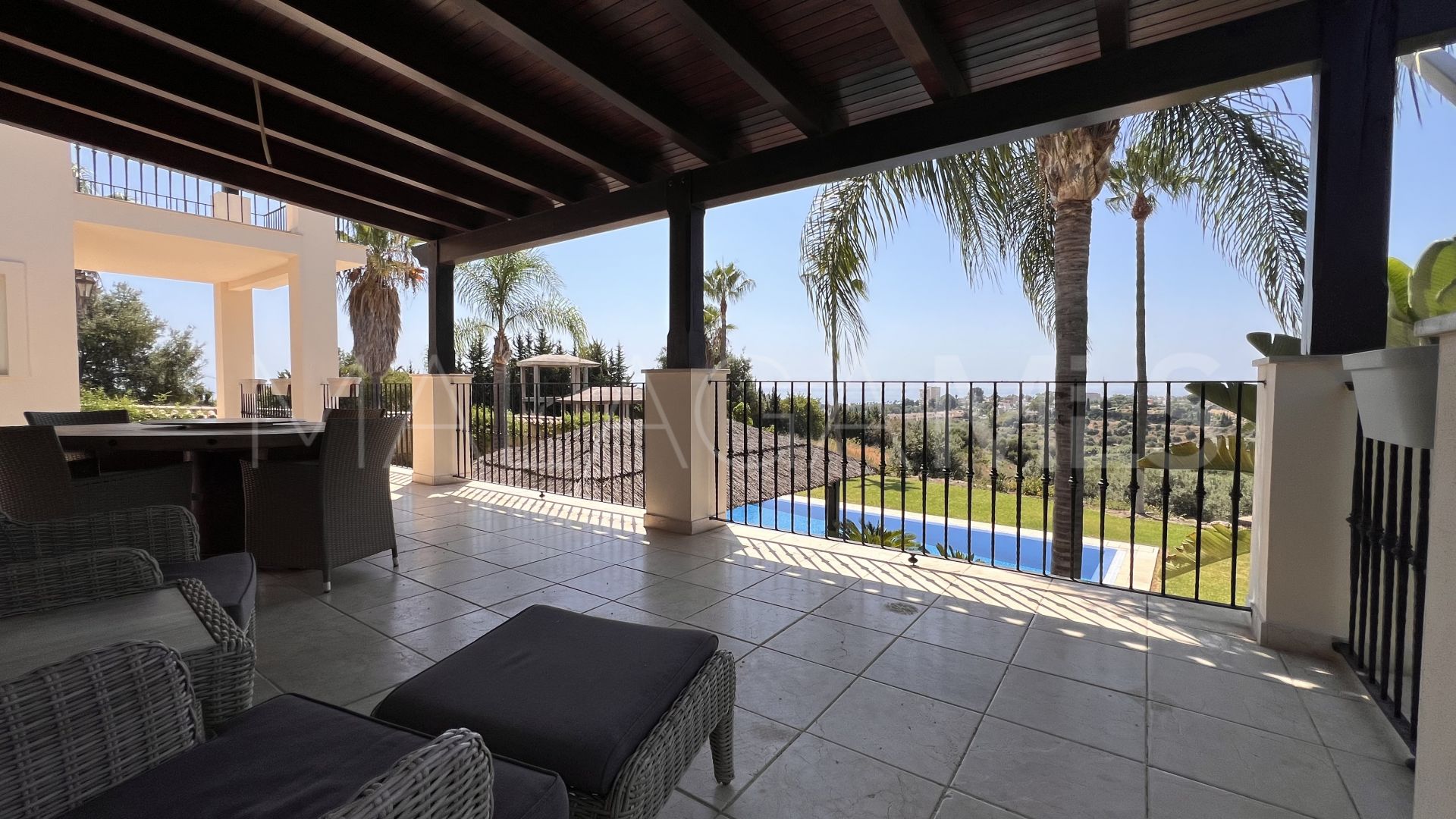 Buy villa in El Padron with 4 bedrooms